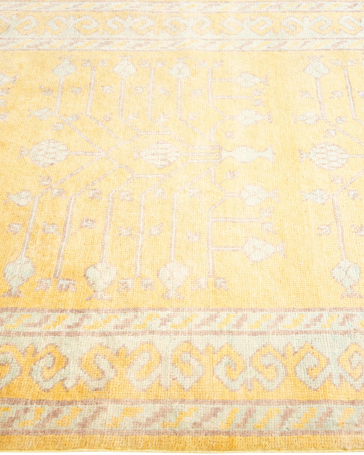Tapis de course contemporain éclectique en laine nouée à la main jaune Neuf - En vente à Norwalk, CT