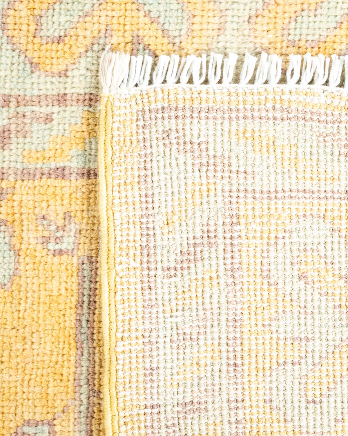 XXIe siècle et contemporain Tapis de course contemporain éclectique en laine nouée à la main jaune en vente