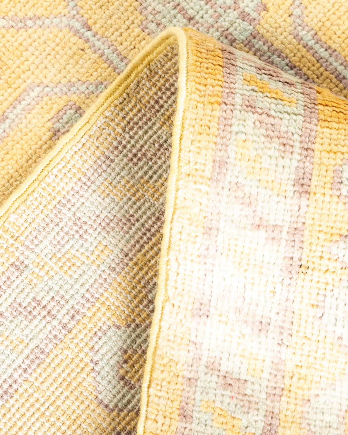 Laine Tapis de course contemporain éclectique en laine nouée à la main jaune en vente