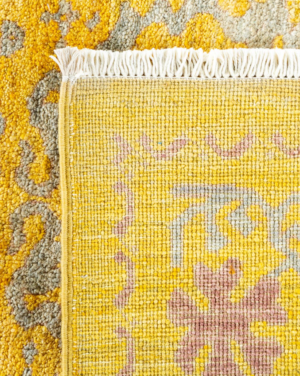 Contemporary Eclectic Hand Knotted Wool Yellow Square Area Rug (21. Jahrhundert und zeitgenössisch) im Angebot