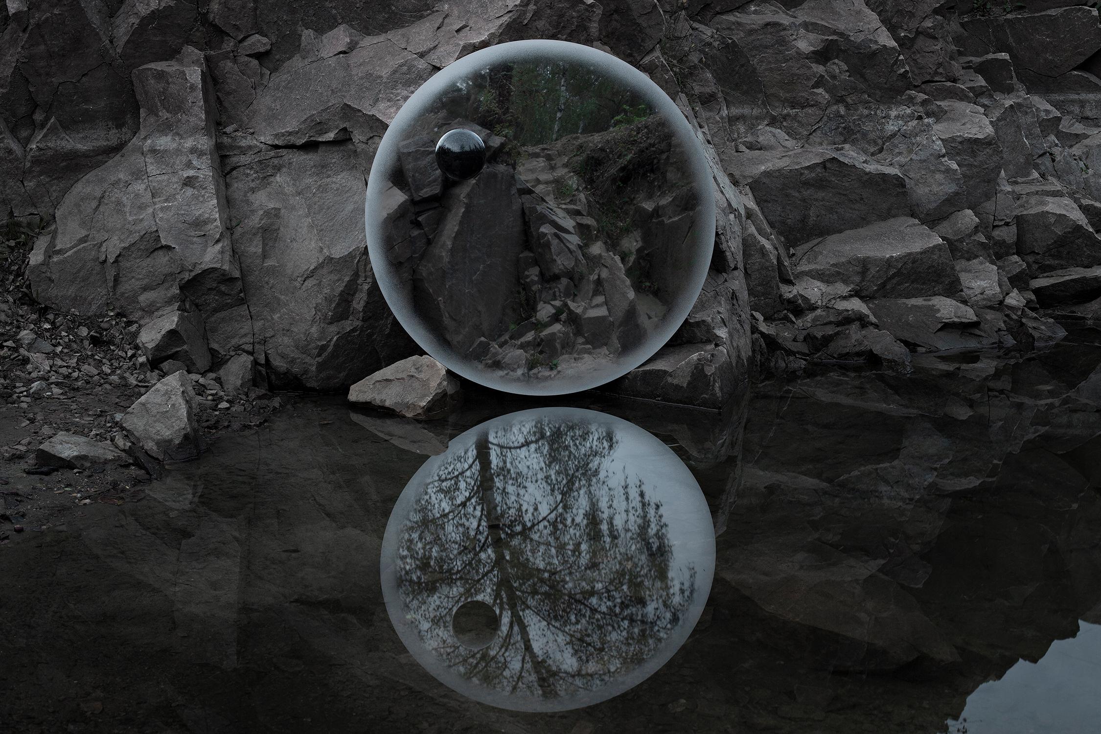 Contemporary Eclipse, Steel Mirror with a Diabase Stone im Zustand „Neu“ im Angebot in Malmo, SE