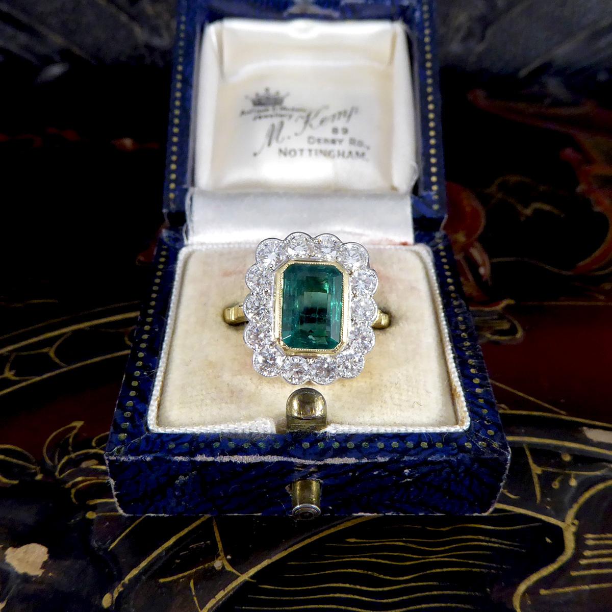 Zeitgenössischer Cluster-Ring aus Gold mit 2,50 Karat Smaragd und Diamant im edwardianischen Stil 4