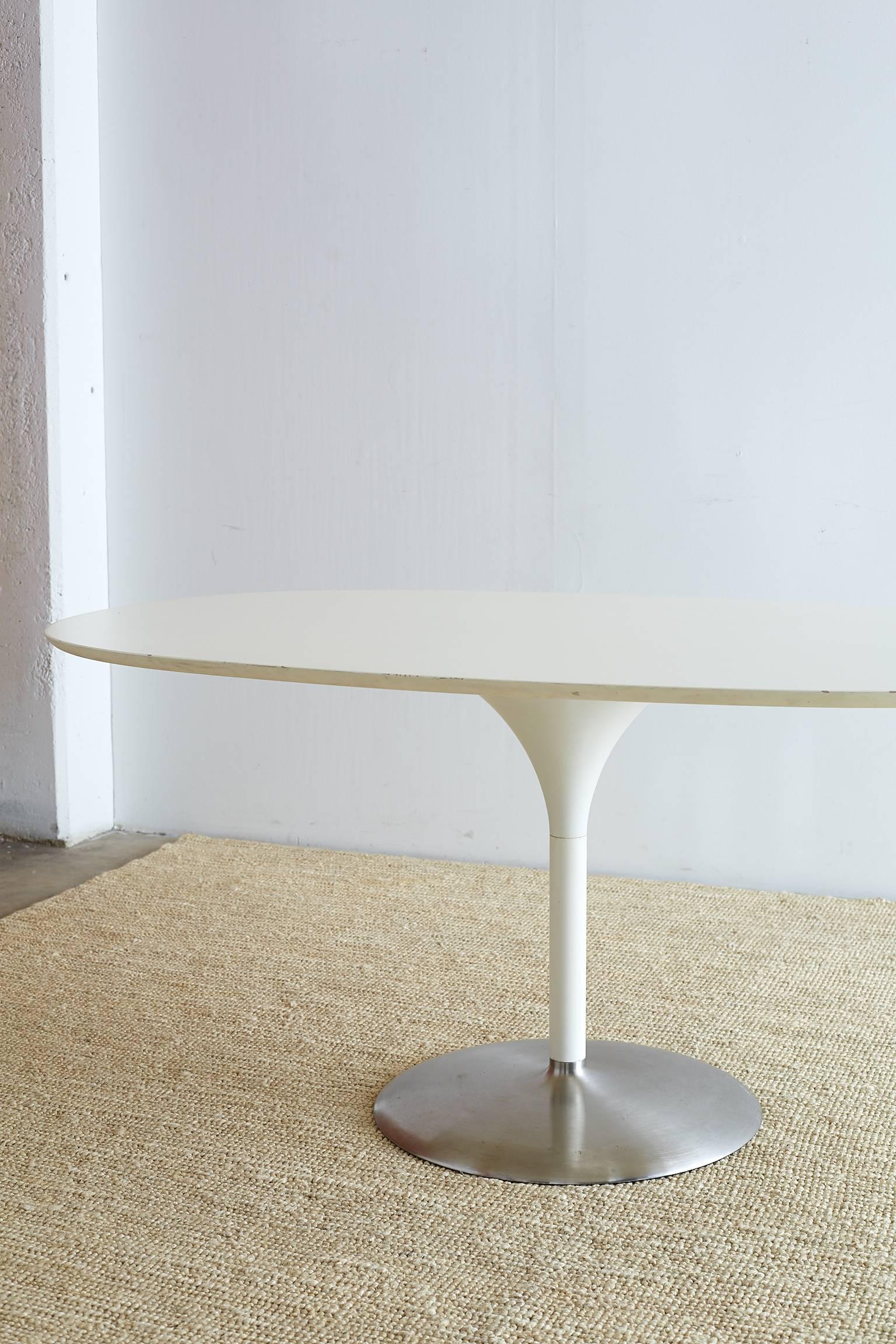 Lacquered Contemporary Eero Saarinen Style Oval Tulip Table
