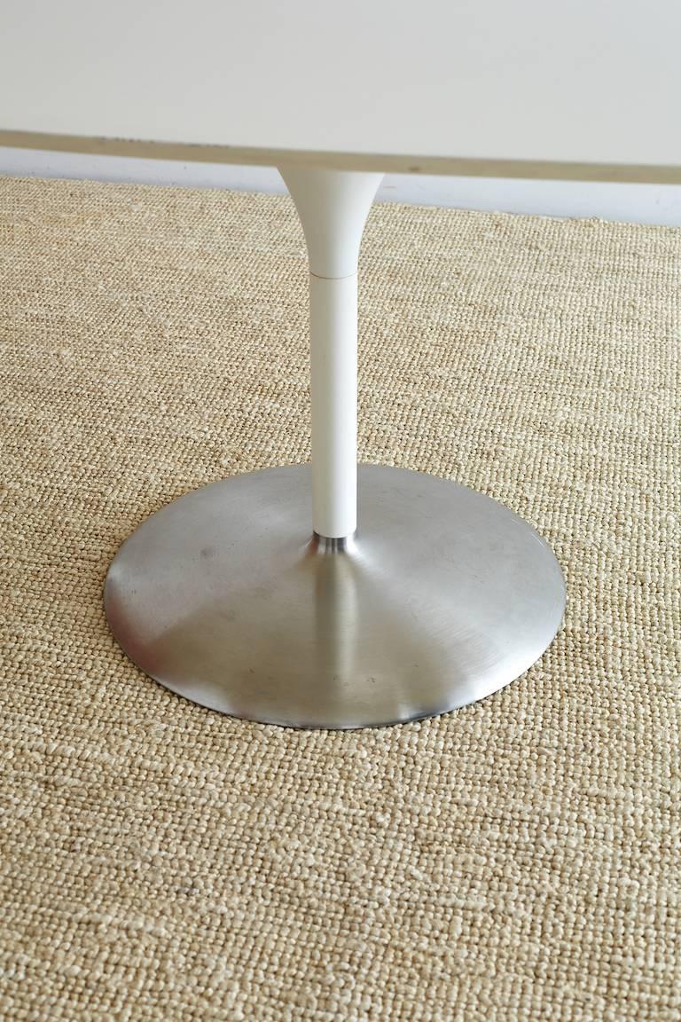 Contemporary Eero Saarinen Style Oval Tulip Table In Good Condition In Rio Vista, CA