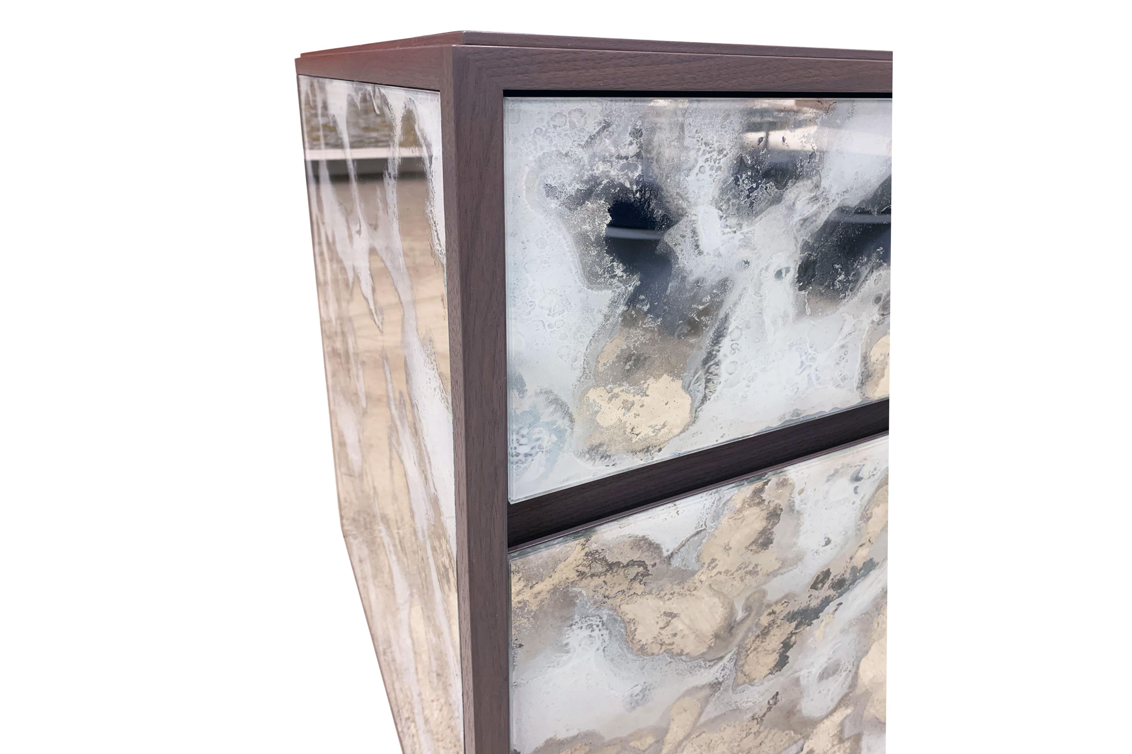 Modern Églomisé Glass White Dust Chest in Gray Walnut by Ercole Home In New Condition For Sale In Brooklyn, NY