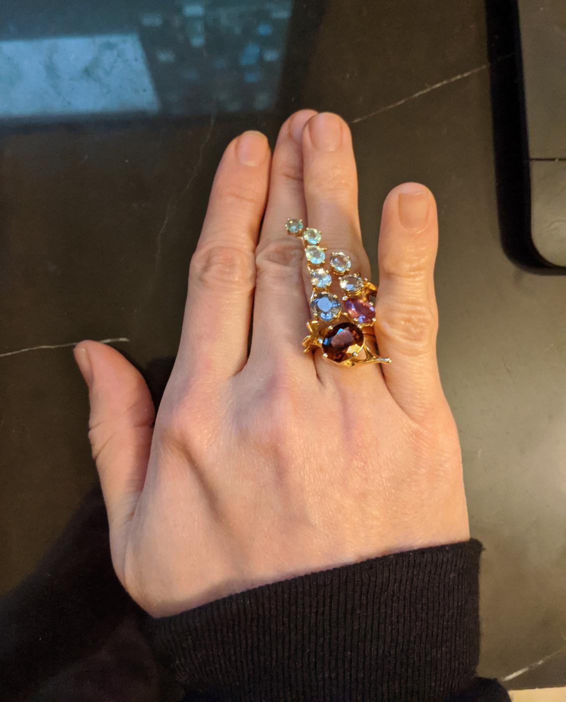 Bague contemporaine en or jaune dix-huit carats, fleur de tabac en forme de grappe de cocktail en vente 6