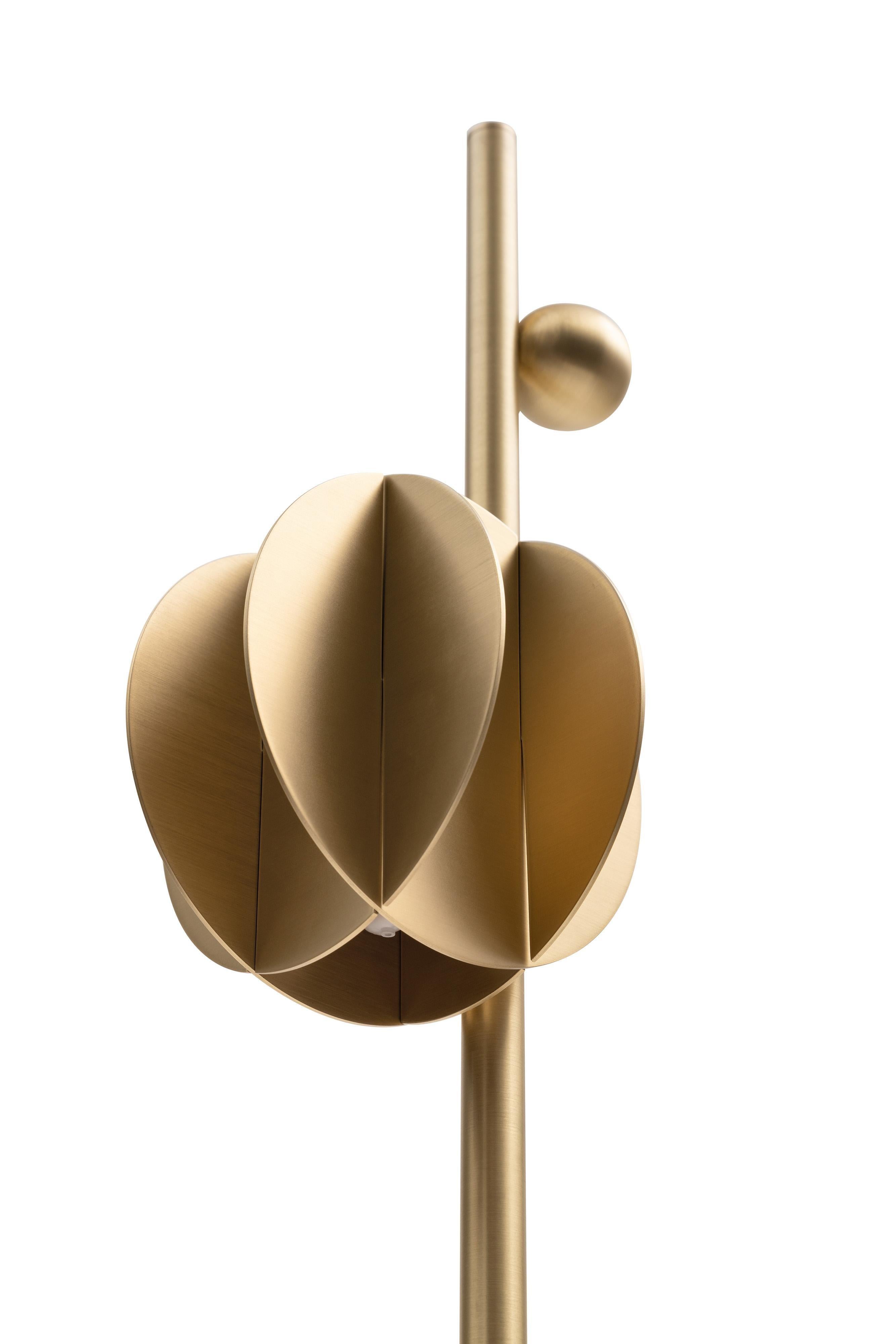 Spazzolato Lampada da terra contemporanea 'EL' CS1 di NOOM, ottone in vendita