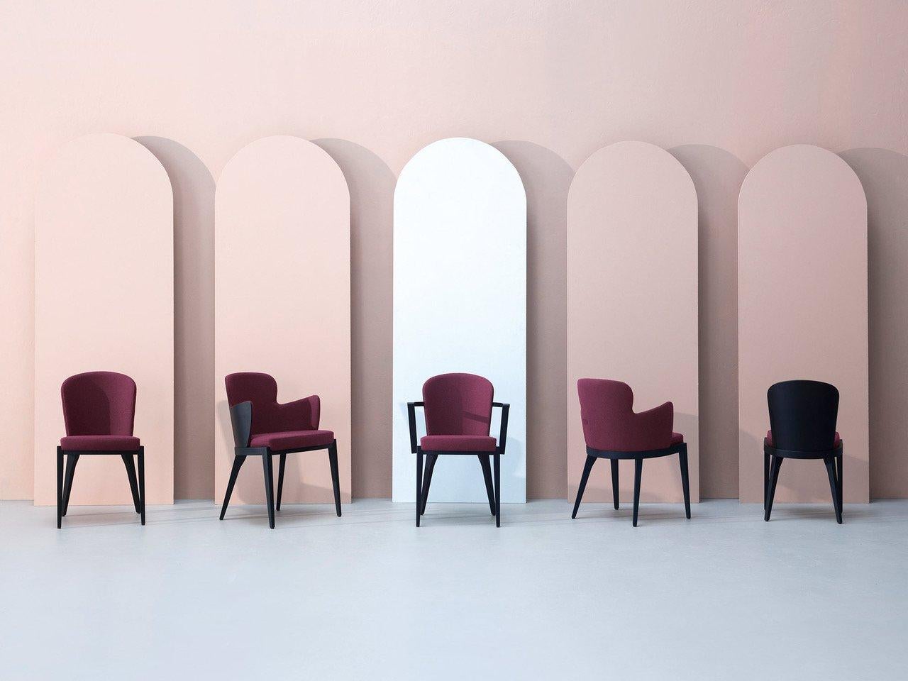 XXIe siècle et contemporain Chaises de salle à manger italiennes contemporaines et élégantes, lot de 8 en vente