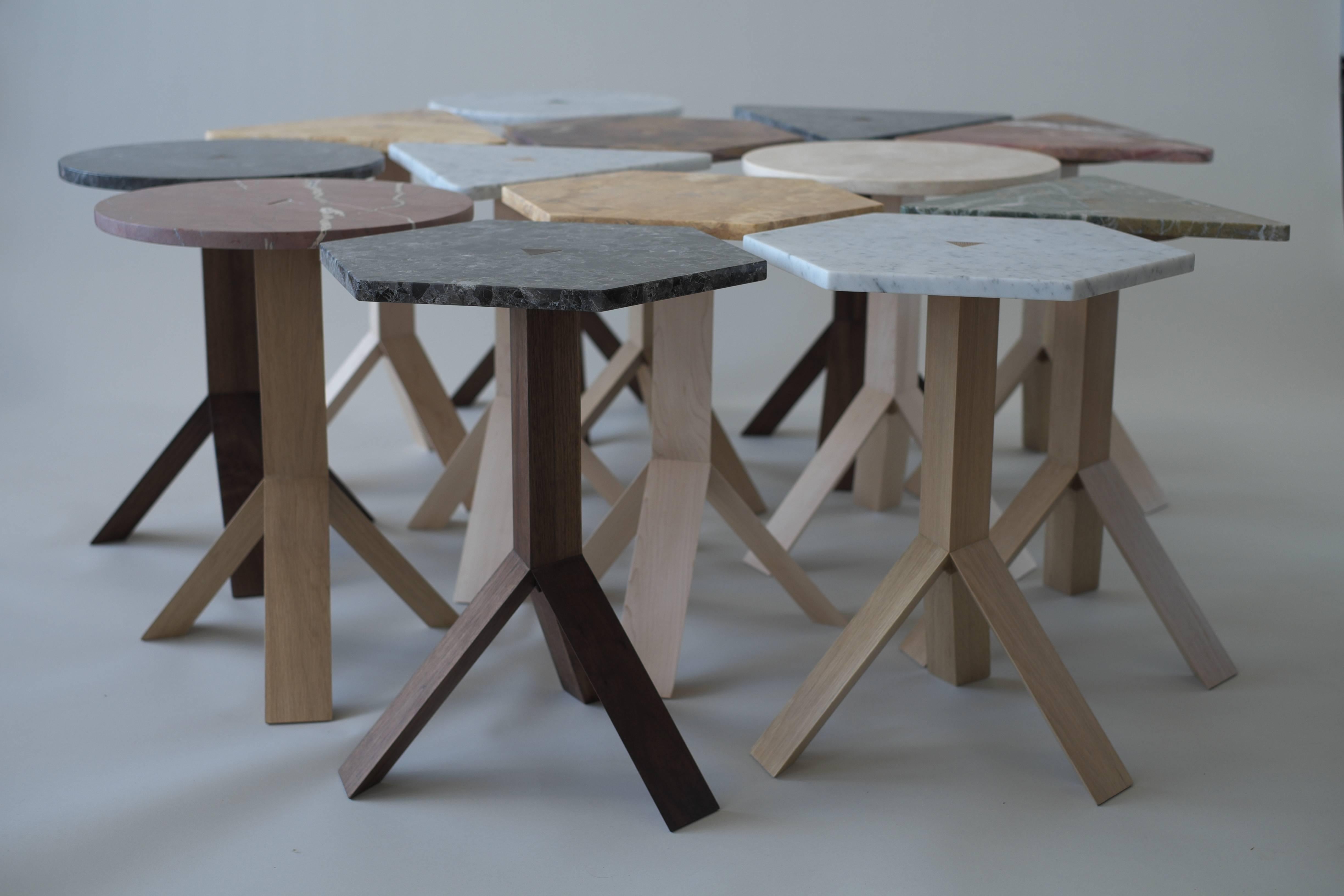 XXIe siècle et contemporain Table d'appoint contemporaine à huit pieds en bois de chêne blanc et pierre de Fort Standard en vente