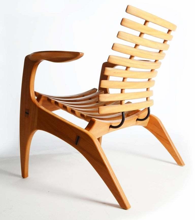 Brésilien Chaise contemporaine « Ella » en bois du designer brésilien Henrique Canella en vente