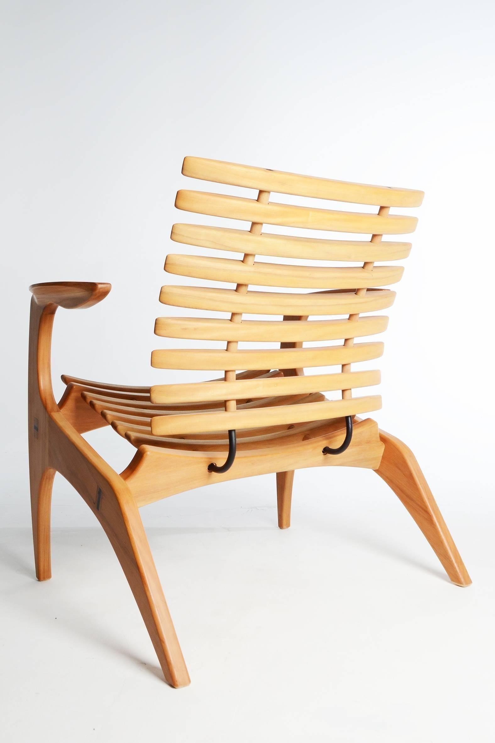 Chaise contemporaine « Ella » en bois du designer brésilien Henrique Canella Bon état - En vente à Deerfield Beach, FL