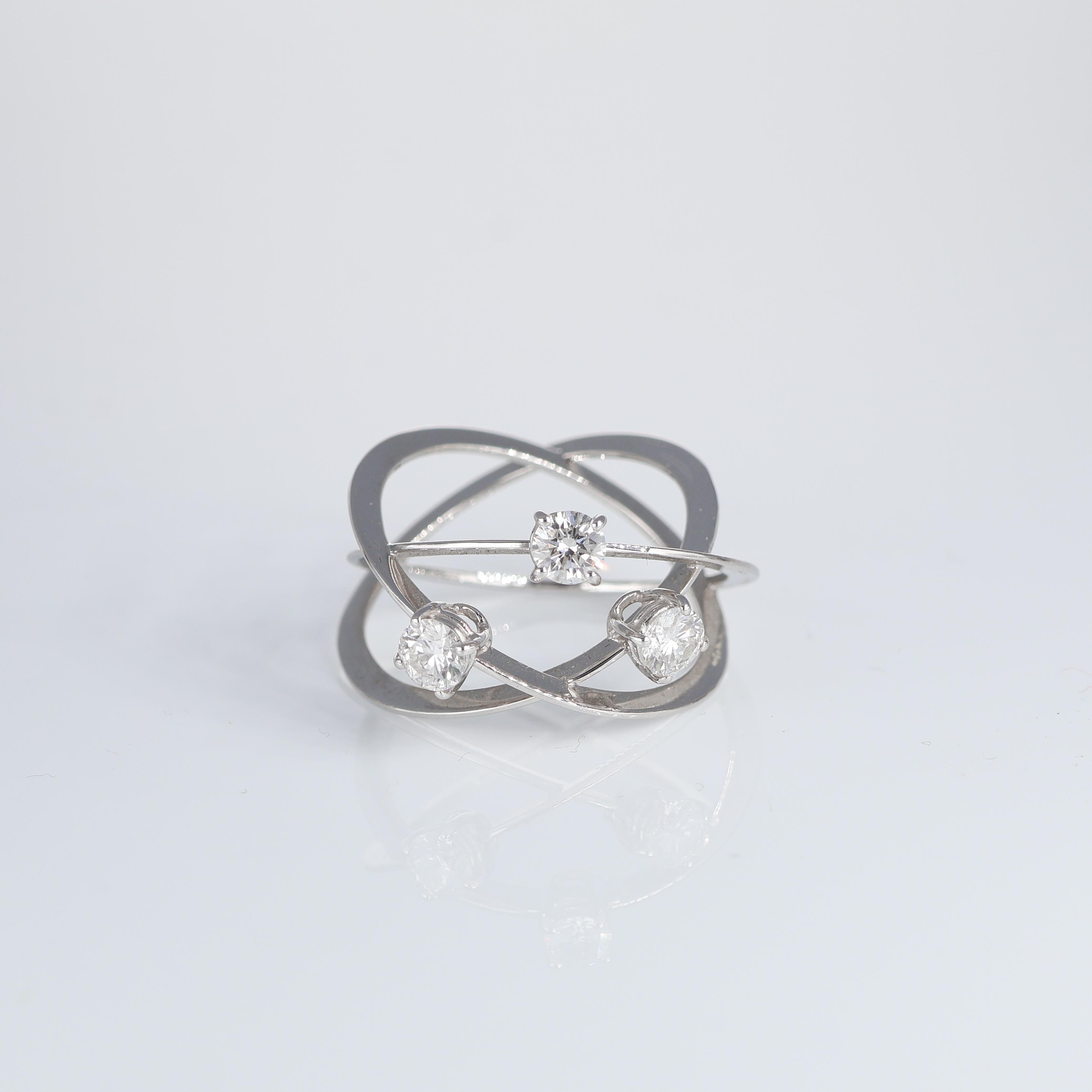 IMPORTANT NOTE:
✔ No additional costs will be added to this order.
✔ Shipping and customs duties are fully covered by us.
--------------------
An elegant ellipse-shaped ring crafted from 18kt white gold, showcasing a modern and minimalist design.