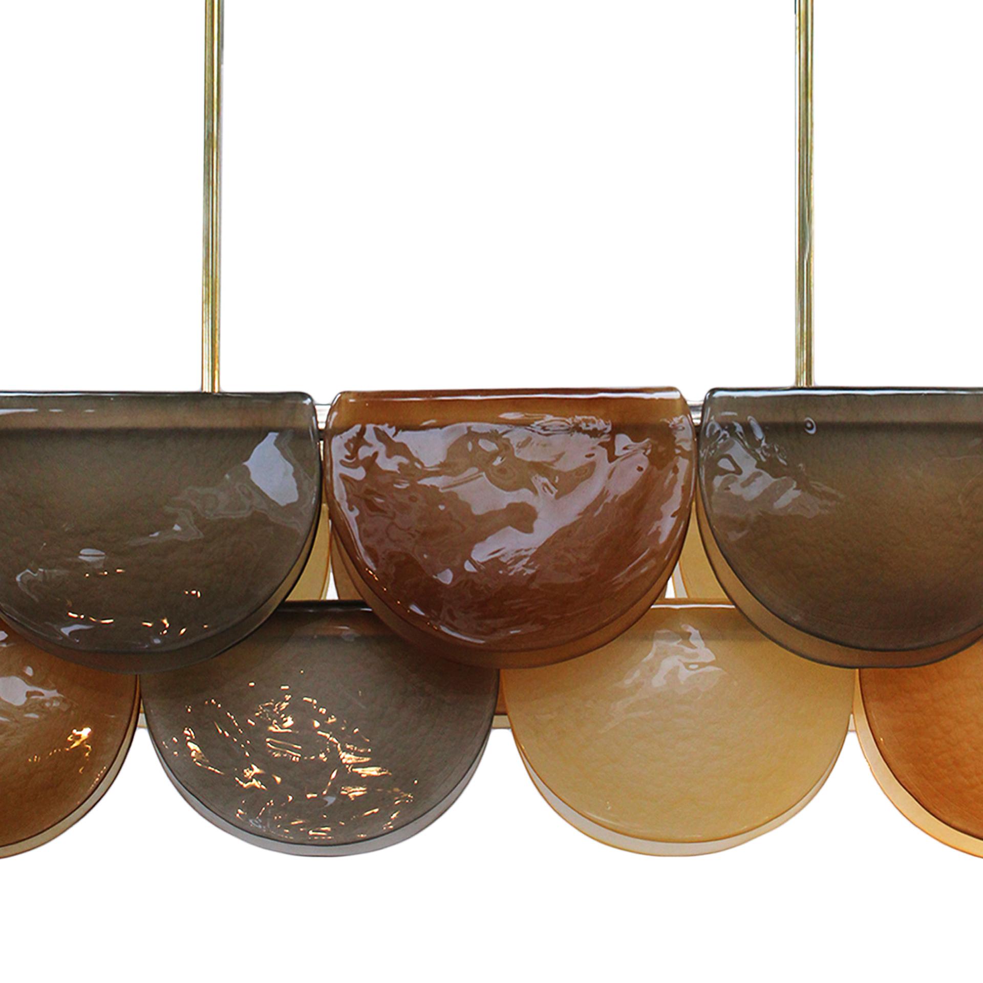 Zeitgenössische Deckenleuchte aus Murano-Glas und Messing in Erdtönen, Italien (Moderne der Mitte des Jahrhunderts) im Angebot