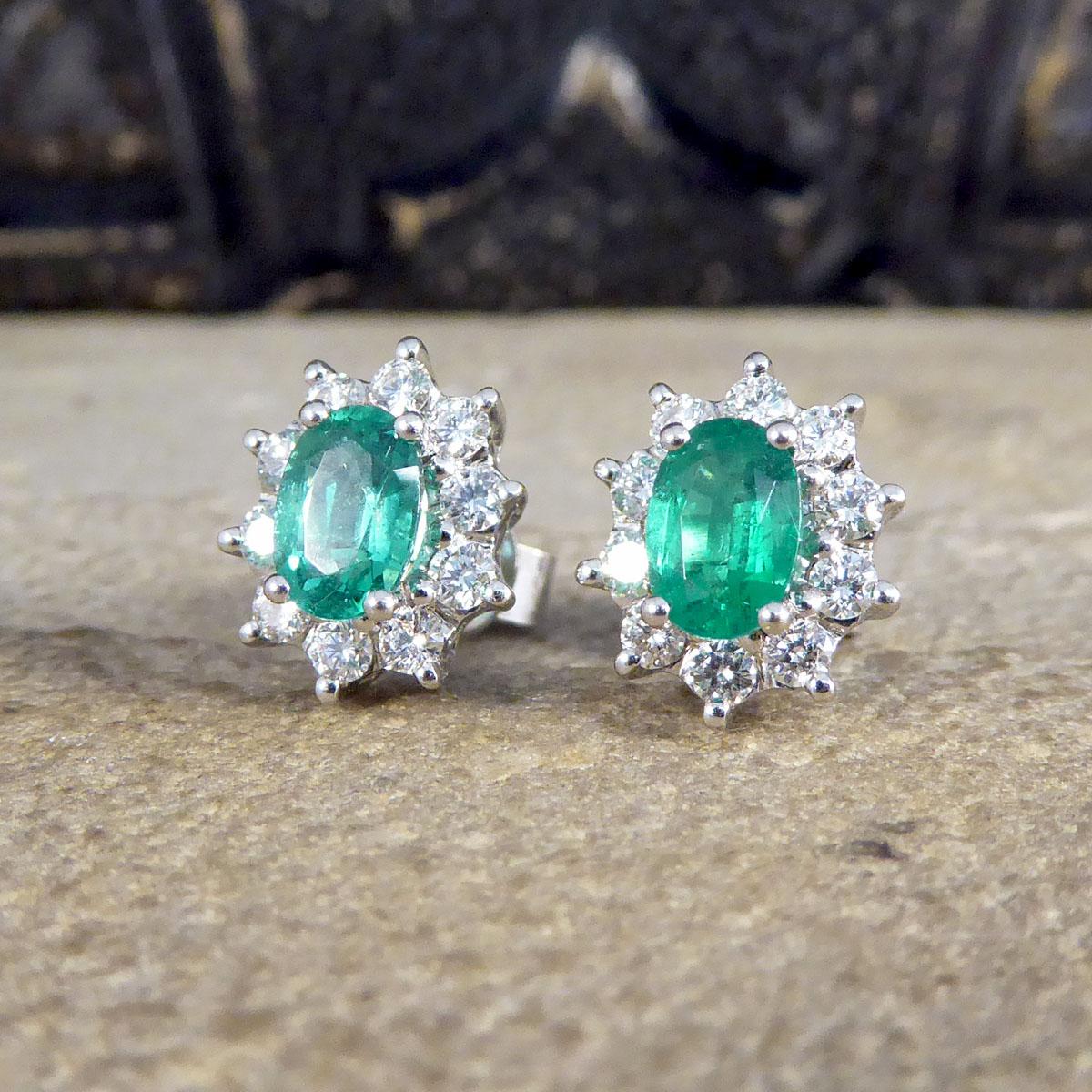 Contemporary Emerald and Diamond Cluster Earrings in 18ct White Gold In Good Condition For Sale In Yorkshire, West Yorkshire