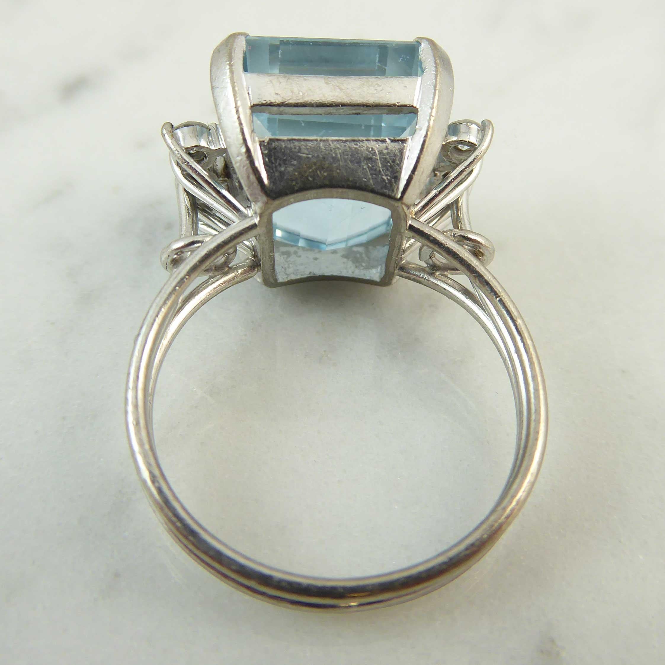 Contemporary Emerald Cut Aquamarine Diamond Ring, 8.43 Carat, White Gold In Good Condition In Yorkshire, West Yorkshire