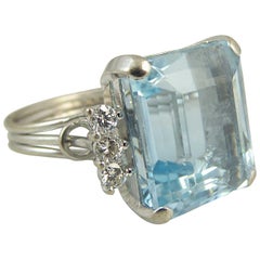 Contemporary Emerald Cut Aquamarine Diamond Ring, 8.43 Carat, White Gold