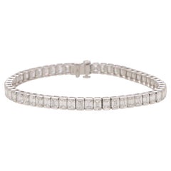  Bracelet de tennis contemporain en platine avec ligne de diamants taillés en émeraude