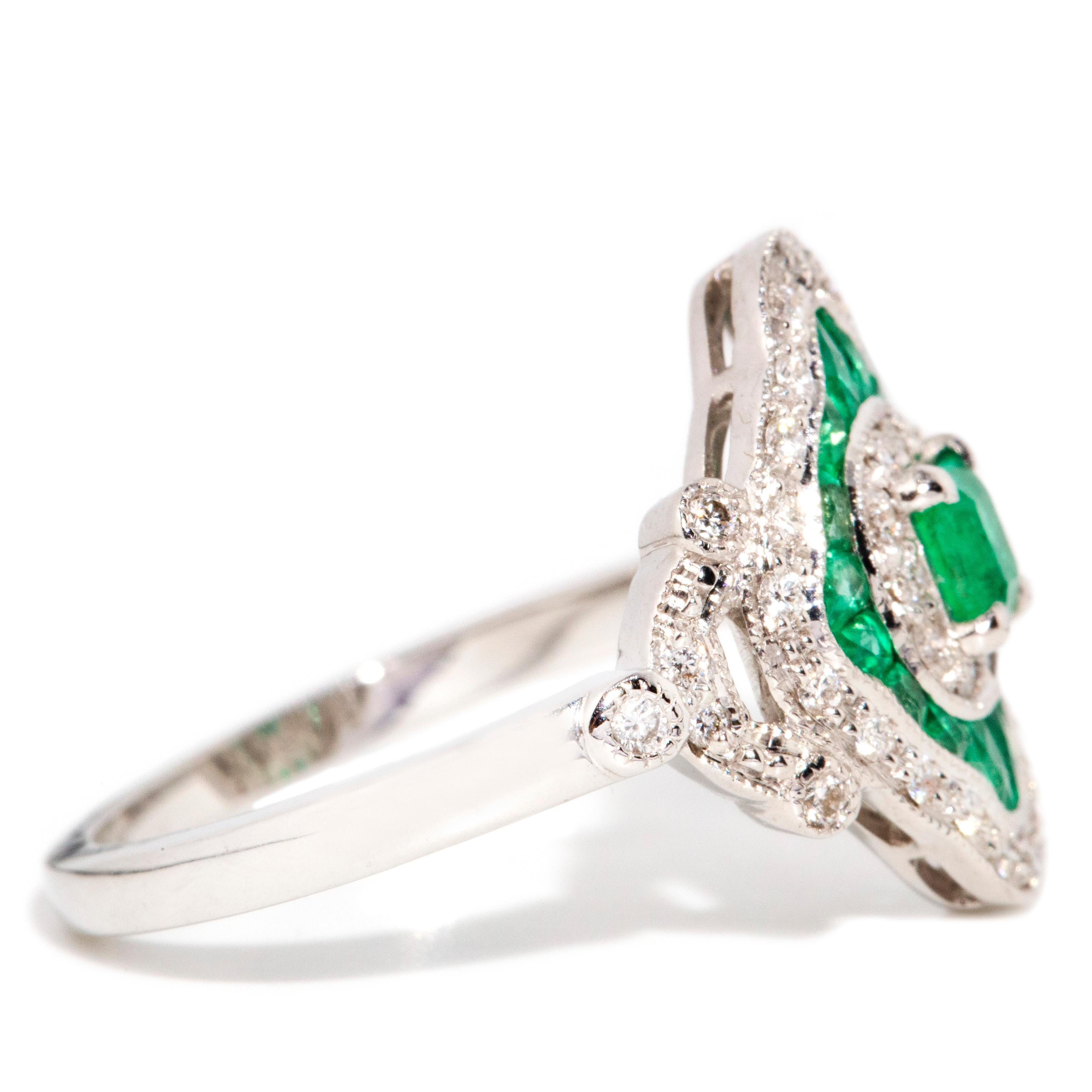 Contemporary Emerald & Diamond Art Deco-Inspired 18 Carat White Gold Ring For Sale 1