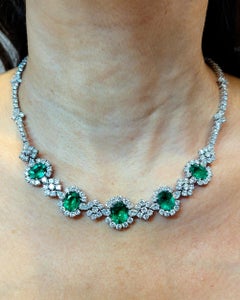 Contemporary Emerald Diamond Floret Halsband Collier