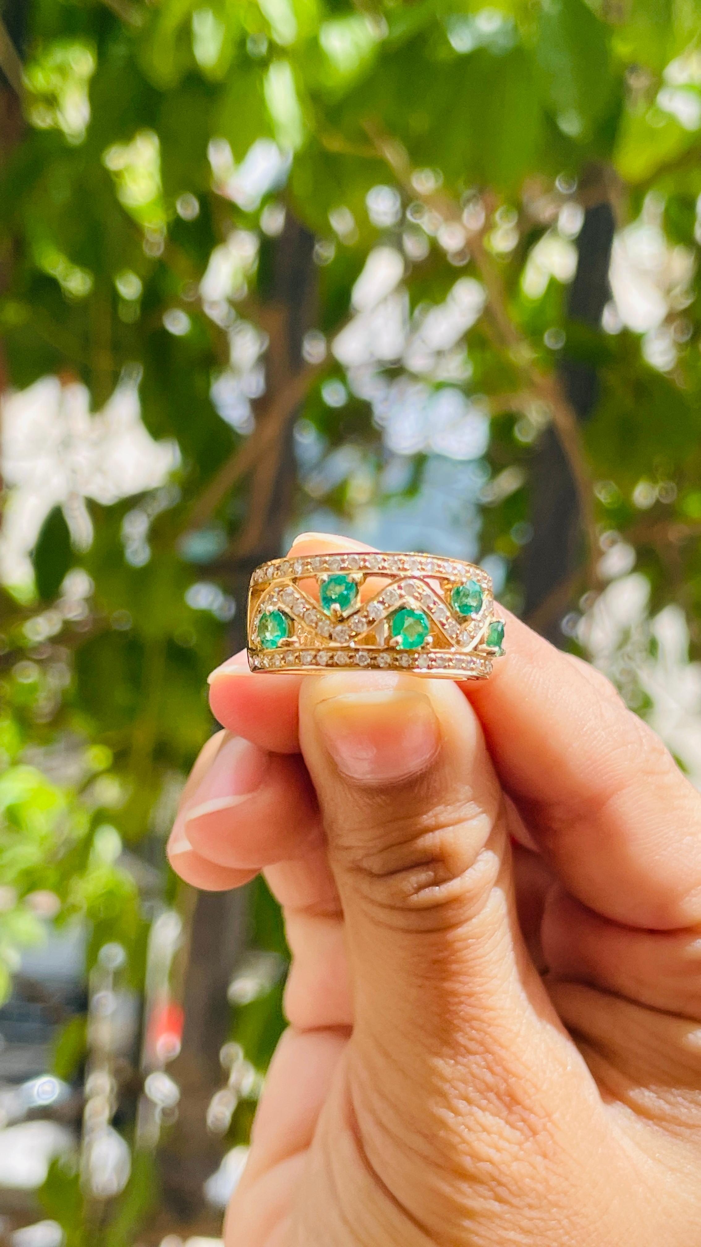 For Sale:  Contemporary Emerald Wedding Band with Diamonds in 18k Solid Yellow Gold 11