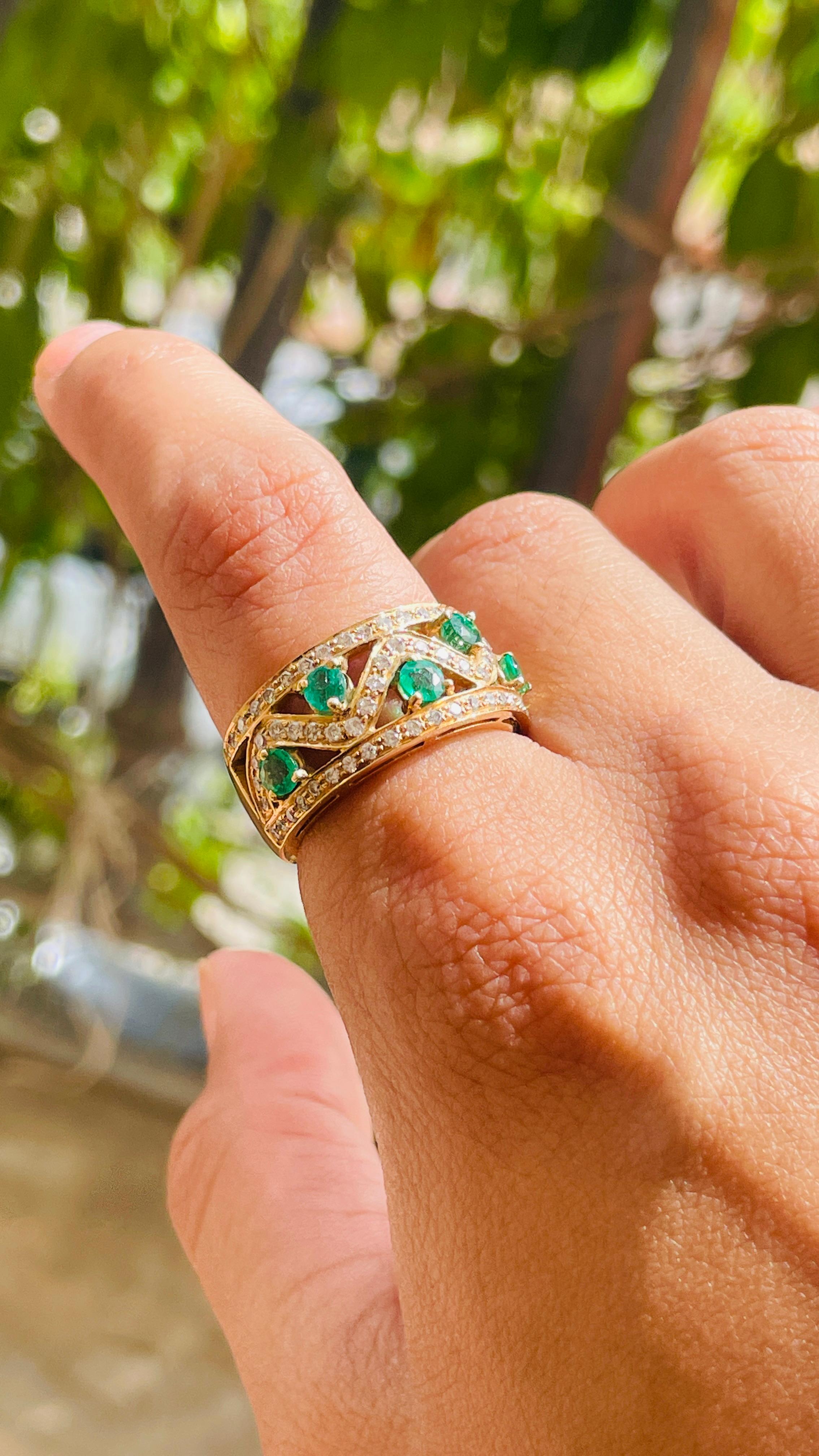 For Sale:  Contemporary Emerald Wedding Band with Diamonds in 18k Solid Yellow Gold 3