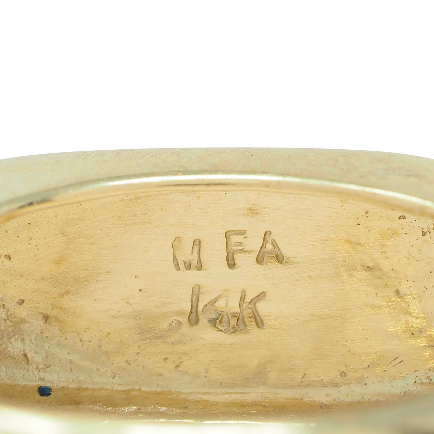 Anello con cartello a cartiglio egiziano in oro giallo 14 carati con smalto contemporaneo in vendita 2