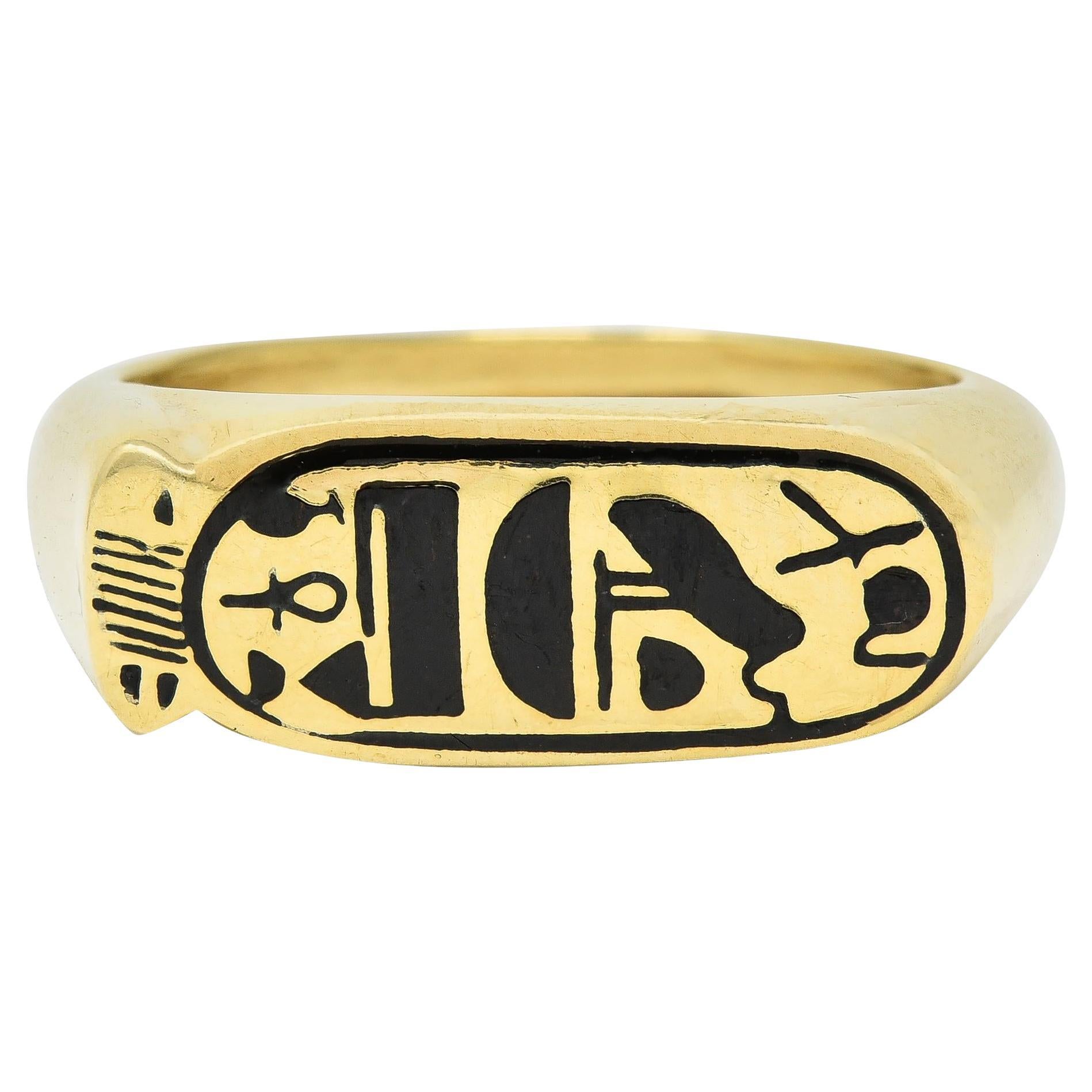 Bague de chevalière contemporaine en émail et or jaune 14 carats avec cartouche Revive égyptienne