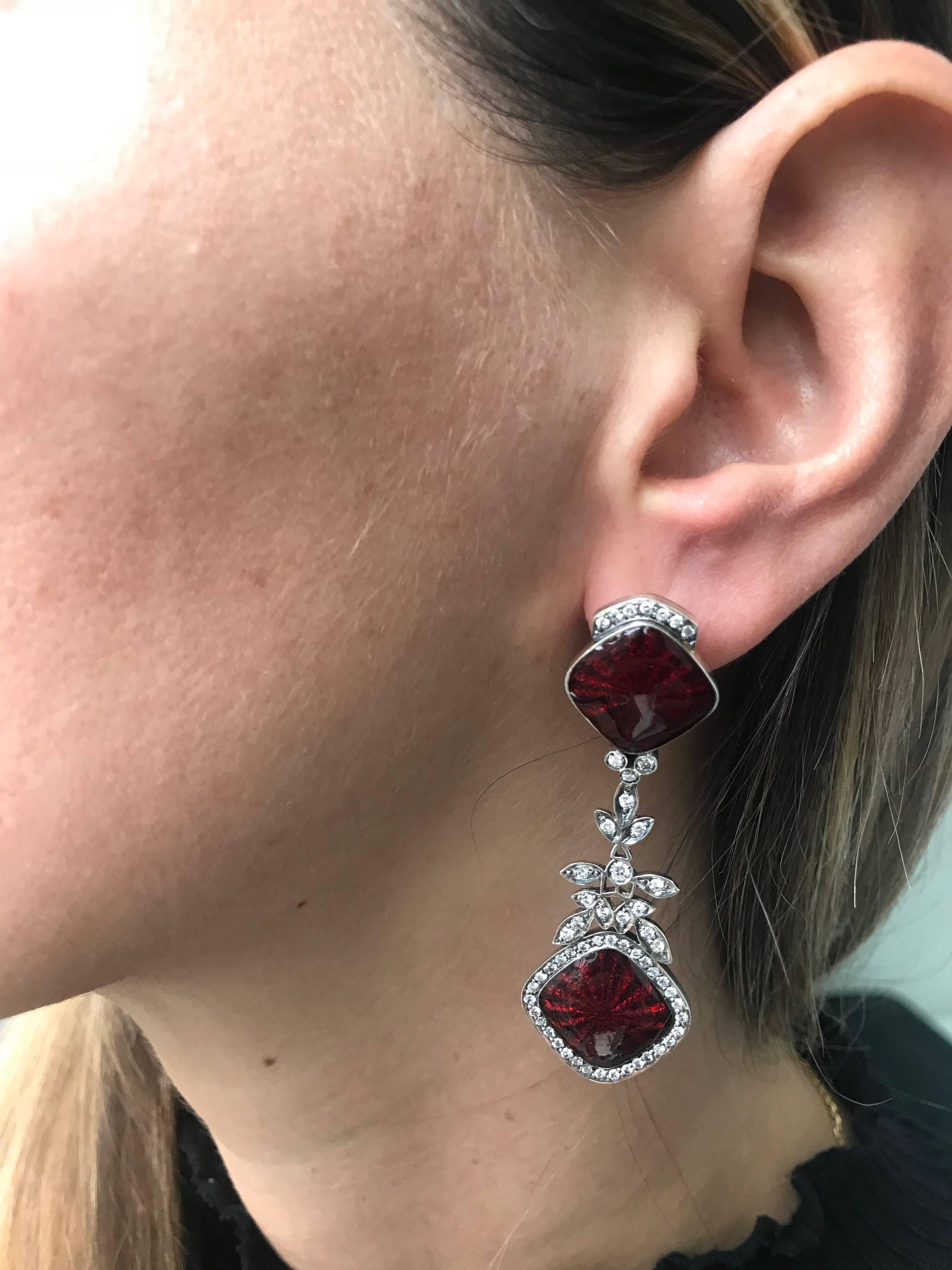 Contemporary Red Enamel Diamond Gold Earrings In New Condition In Napoli, Italy