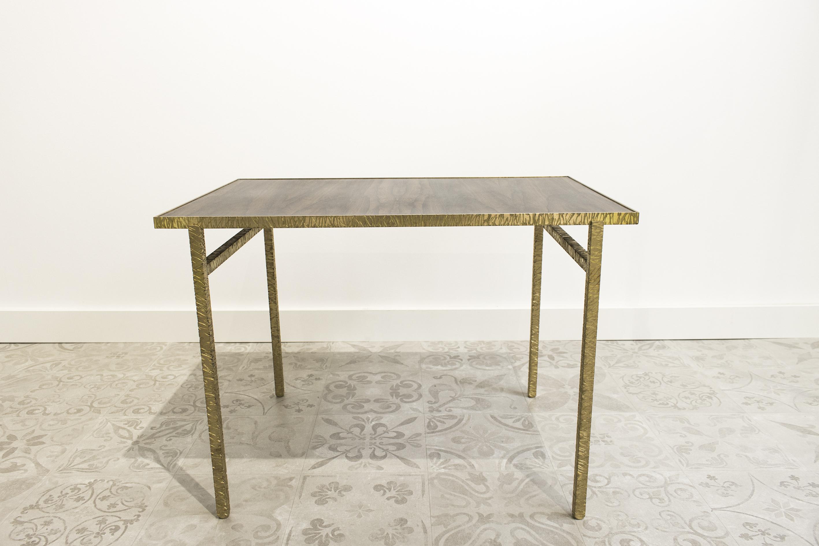 Sleek contemporary French end table designed and created by Barnabé Richard as part of the Hammered collection. The design is decidedly modern with its textured brass structure. Handcrafted in France, the creator has chosen smooth ziricote wood for