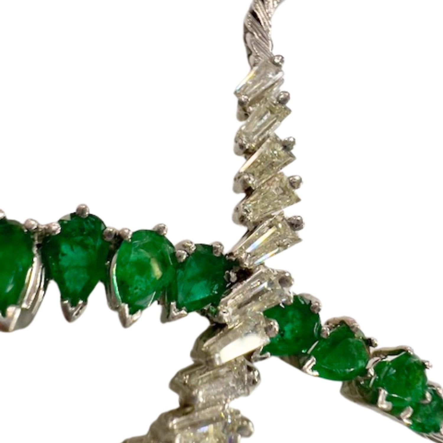 Contemporain AM Contemporary  4,90 ct d'émeraudes et 3,80 ct de diamants  Collier en or en vente