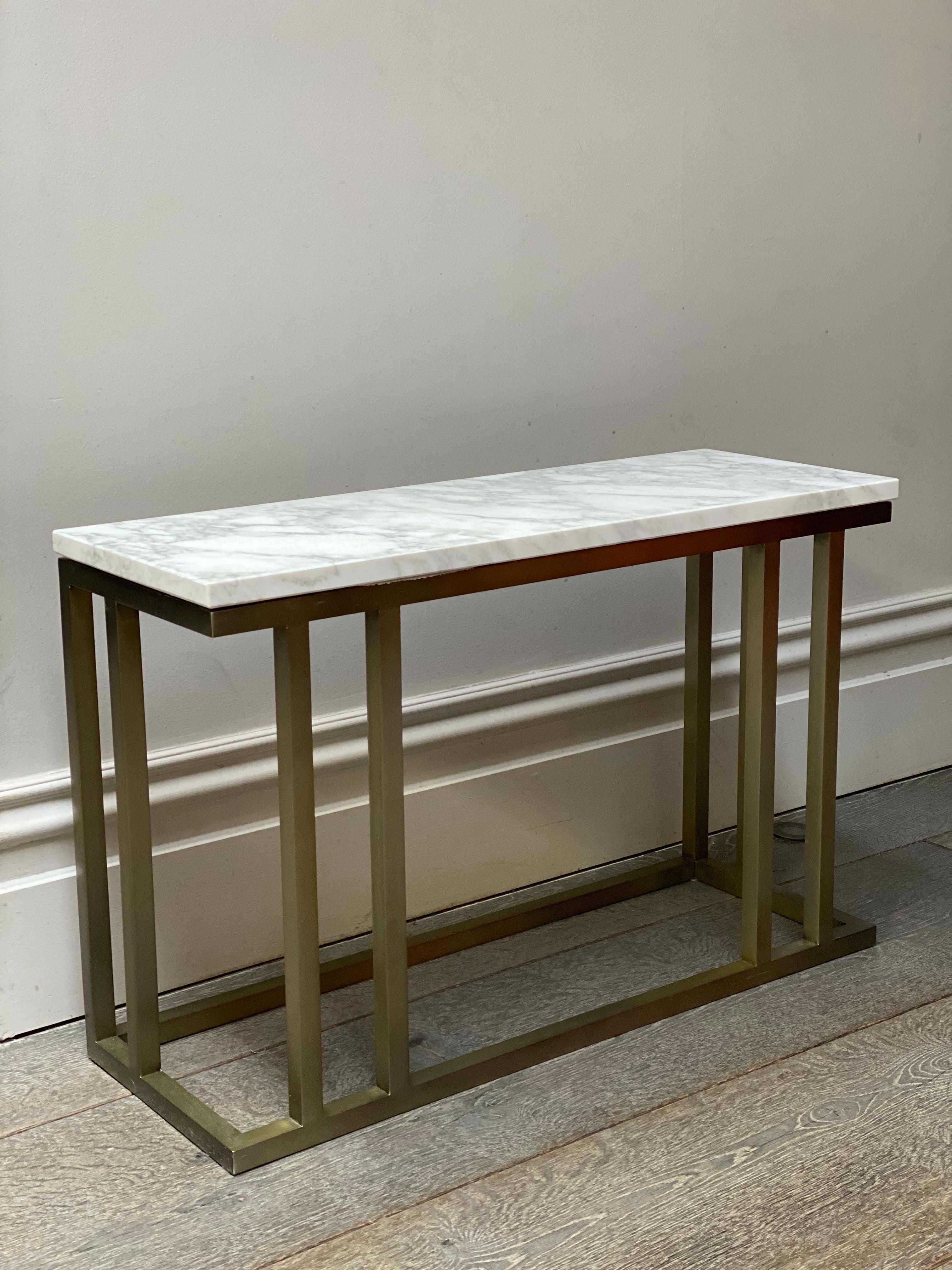 Art Deco Contemporary Elio Side Table in Arabescato Marble and Antique Brass Finish For Sale