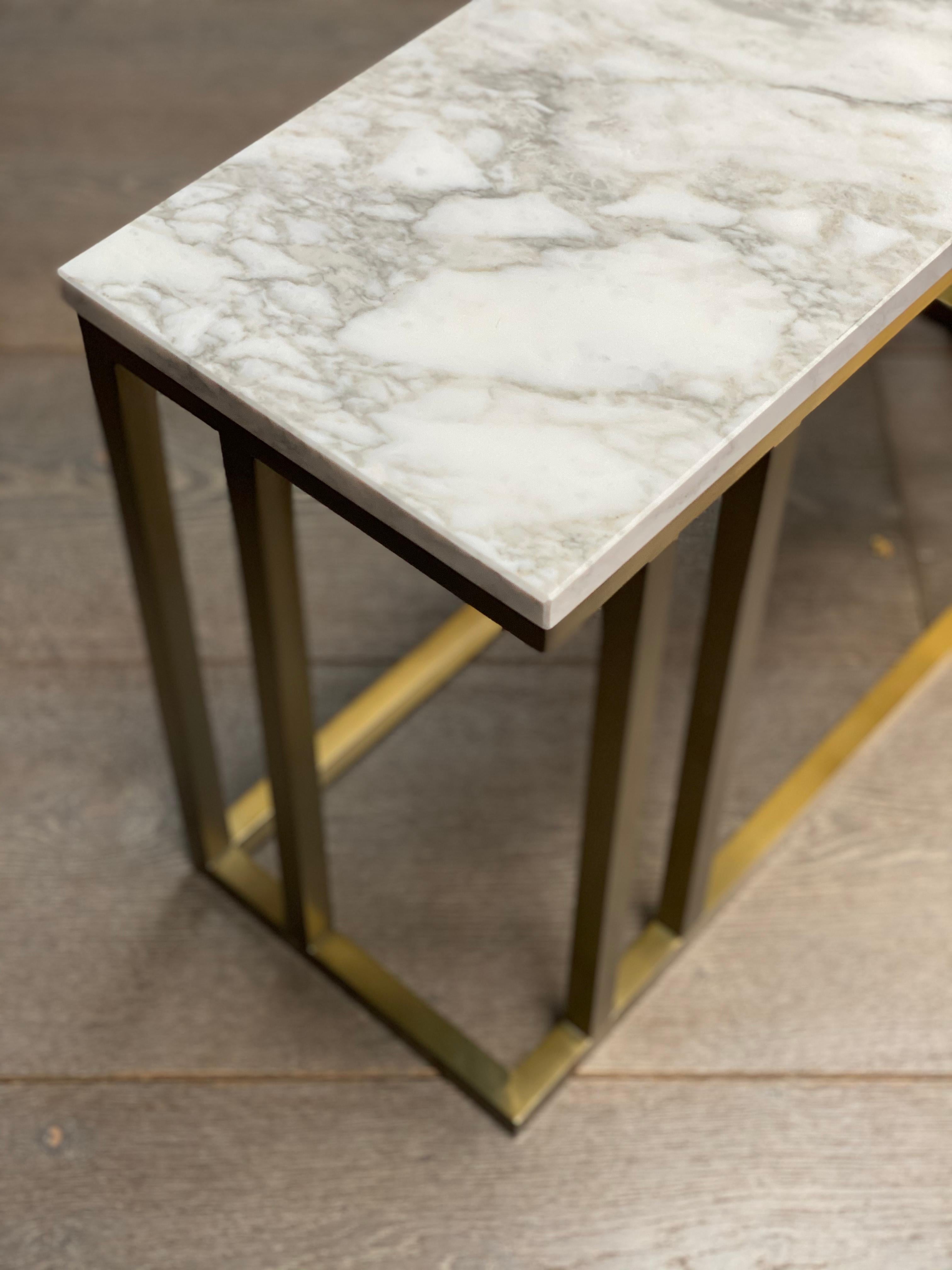 Patinated Contemporary Elio Side Table in Arabescato Marble and Antique Brass Finish For Sale