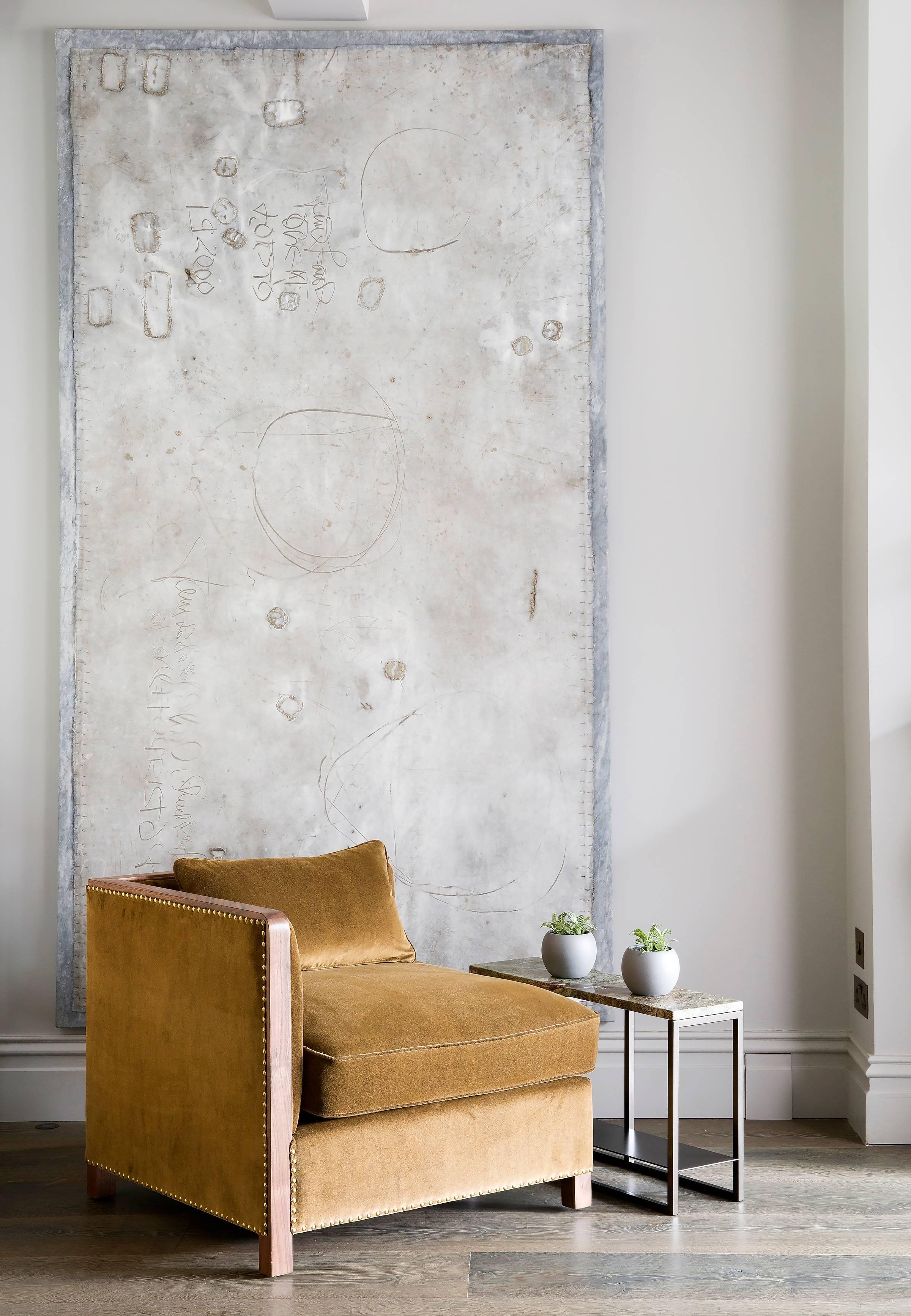 Contemporary Eros Side Table in Marble and Powder-Coated Steel In New Condition For Sale In London, GB