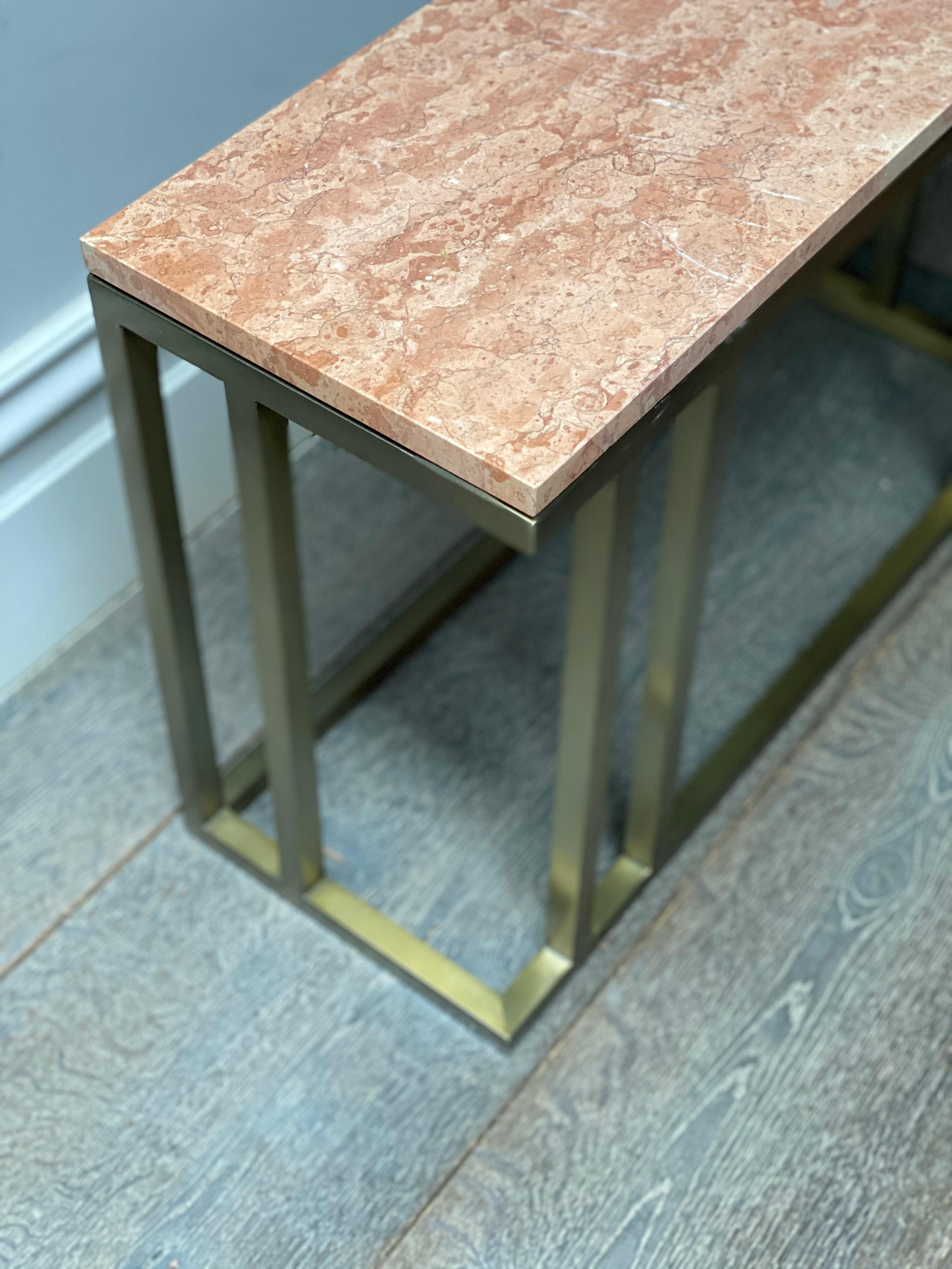 Contemporary ELIO Side Table in Pink Marble and Antique Brass Finish 3