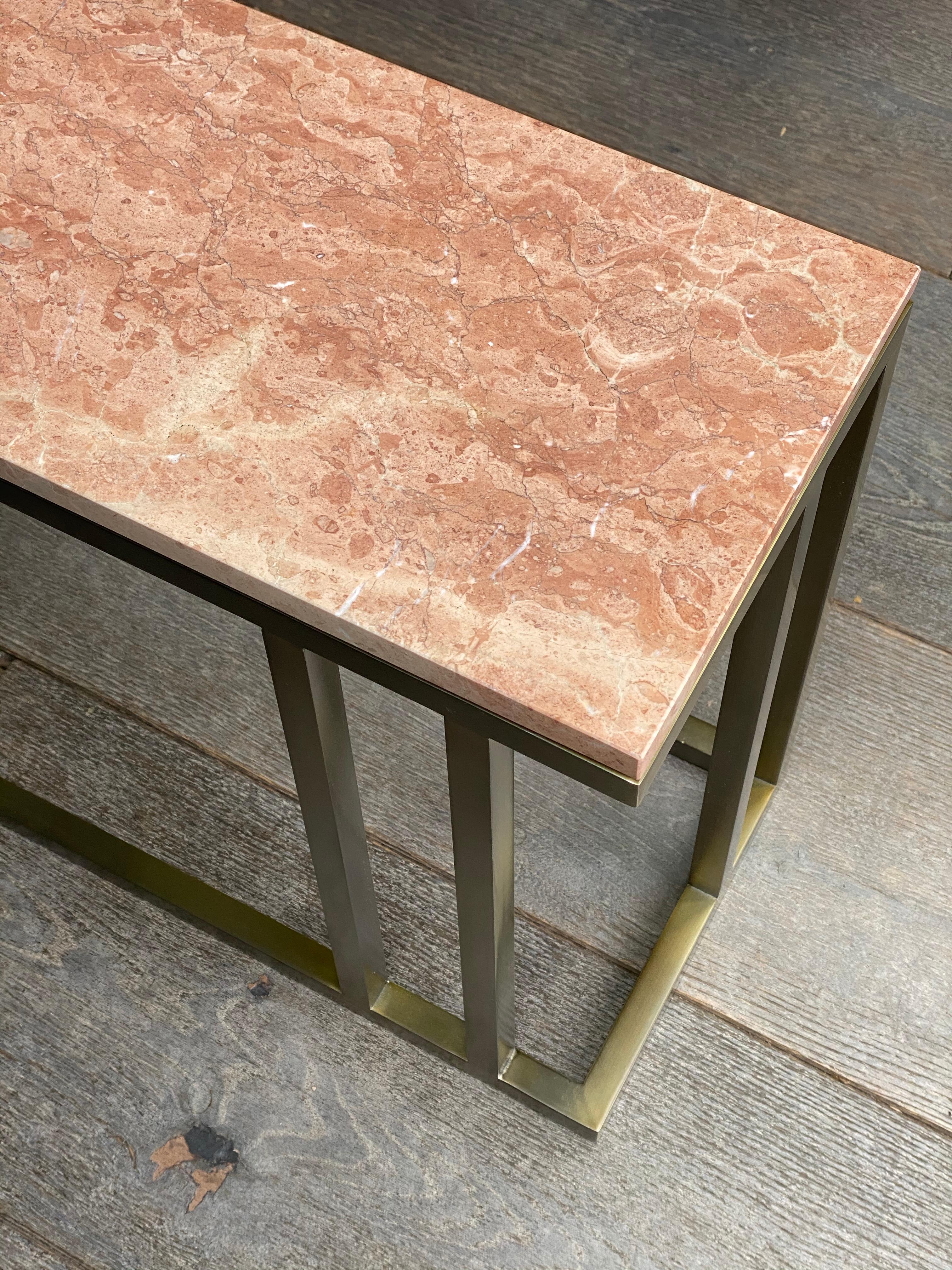 Contemporary ELIO Side Table in Pink Marble and Antique Brass Finish In New Condition In London, GB