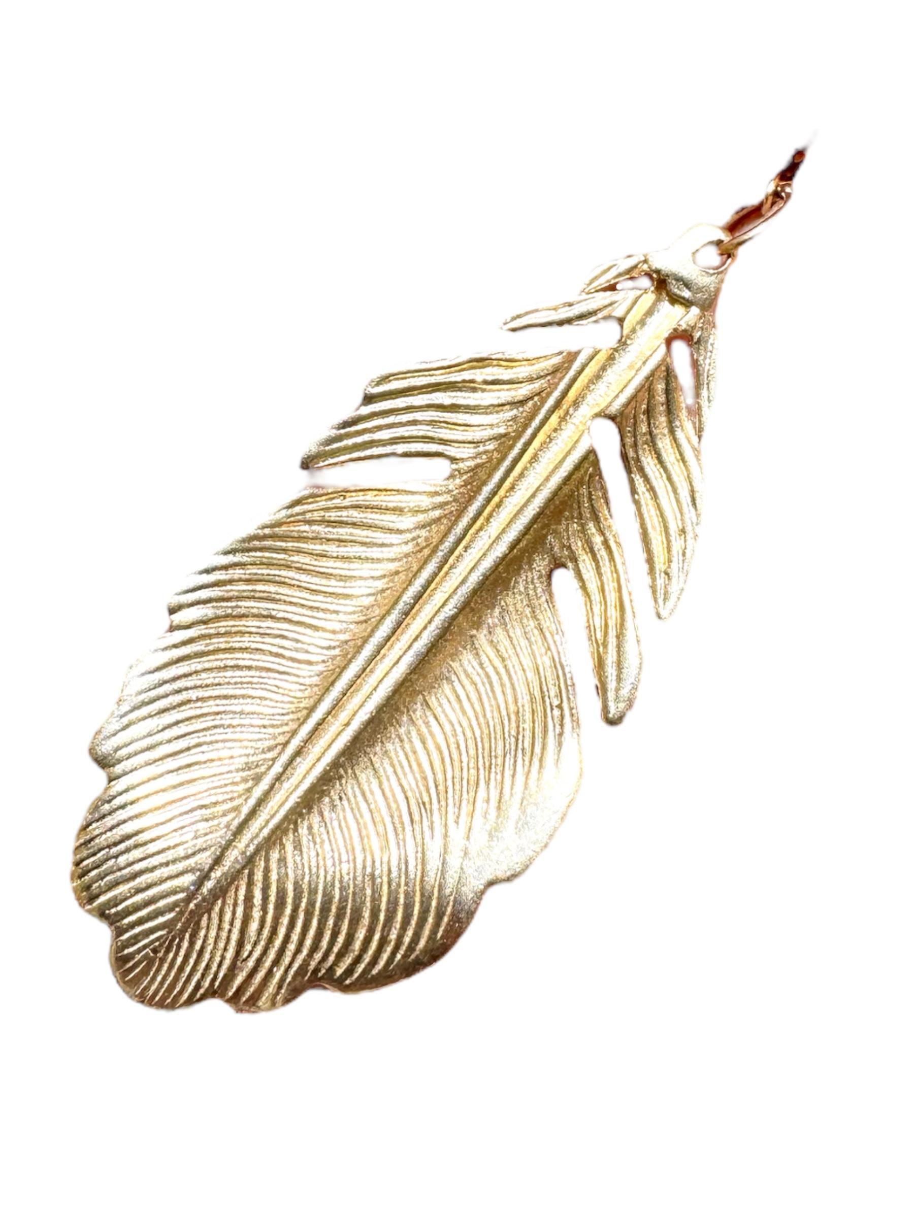 Contemporary Estate 14K Yellow Gold Feather Necklace 24 Inches In Excellent Condition In Montgomery, AL