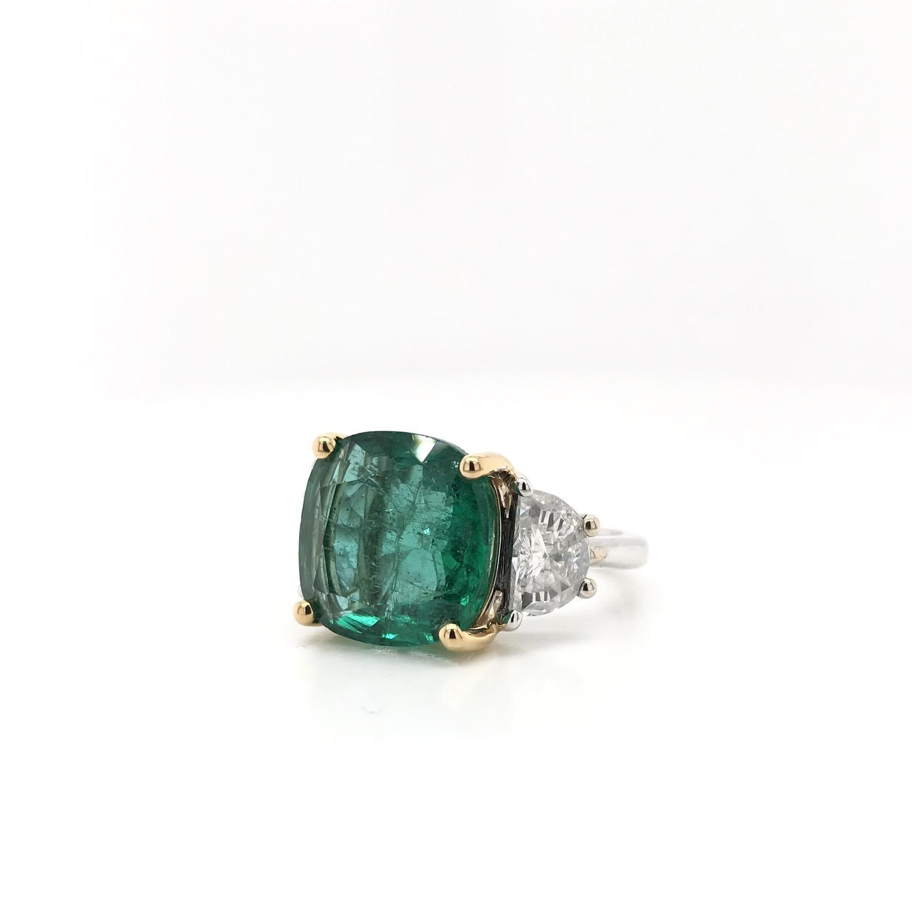 Contemporary Estate 7.88 Carat Emerald and Diamond Ring In New Condition For Sale In Montgomery, AL