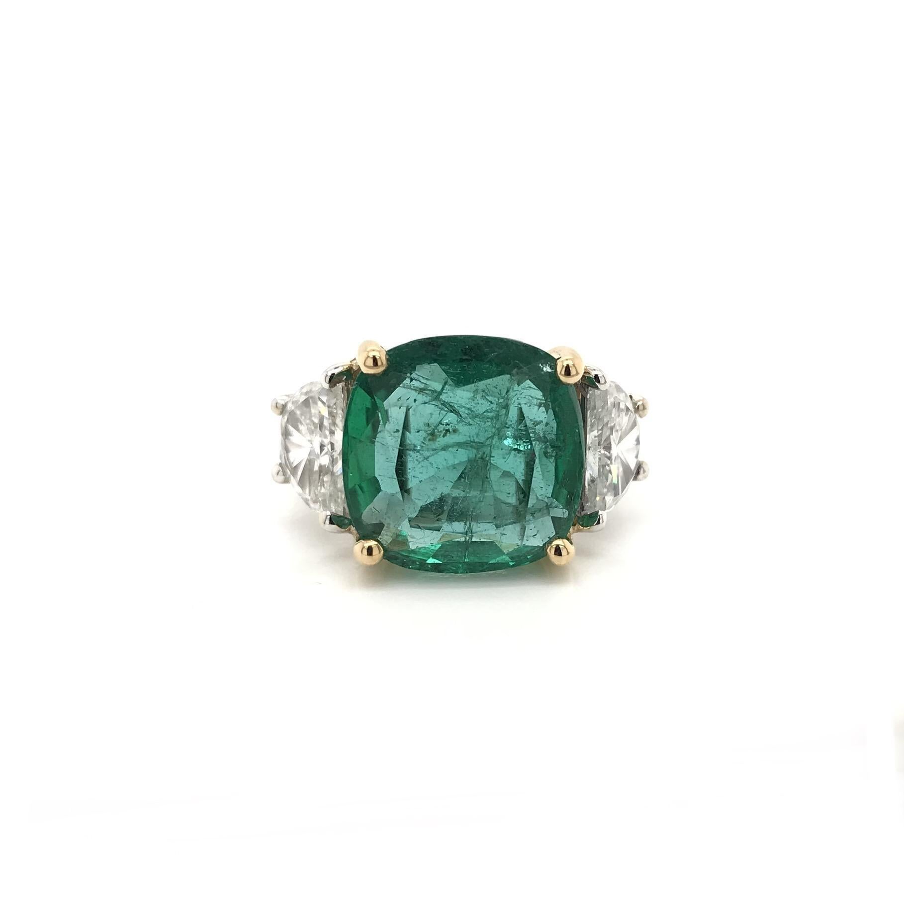 Women's Contemporary Estate 7.88 Carat Emerald and Diamond Ring For Sale