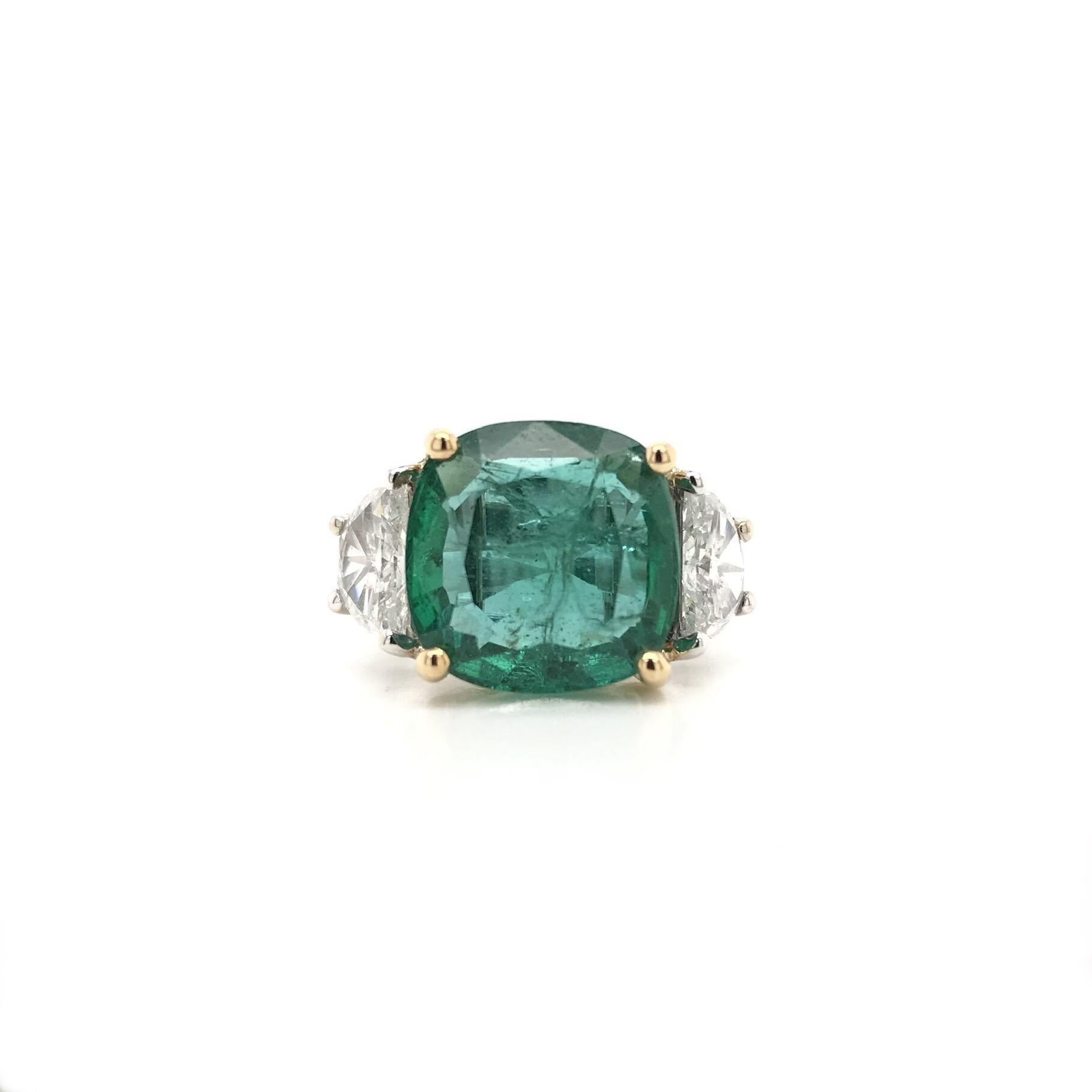 Contemporary Estate 7.88 Carat Emerald and Diamond Ring For Sale 1