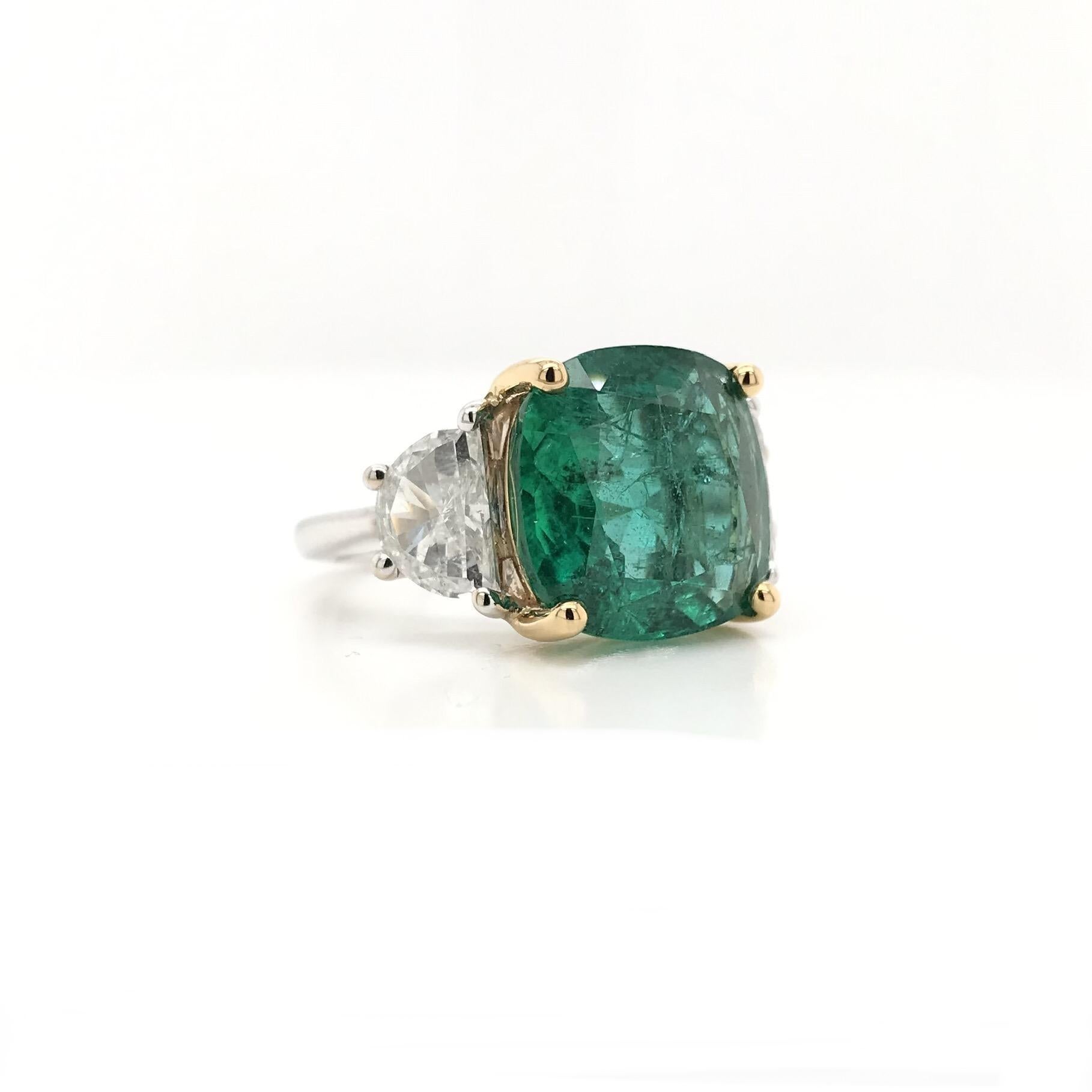 Contemporary Estate 7.88 Carat Emerald and Diamond Ring For Sale 2