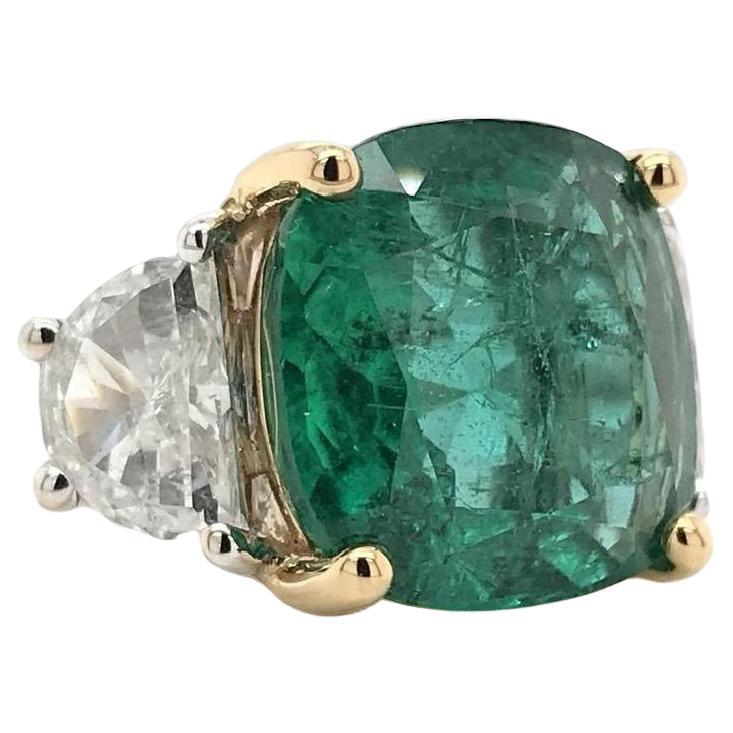 Contemporary Estate 7.88 Carat Emerald and Diamond Ring For Sale