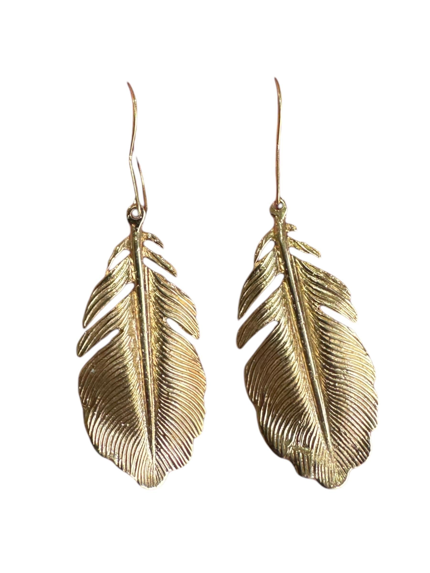 Contemporary Estate Feather Dangle Earrings 14K Yellow Gold In Excellent Condition In Montgomery, AL