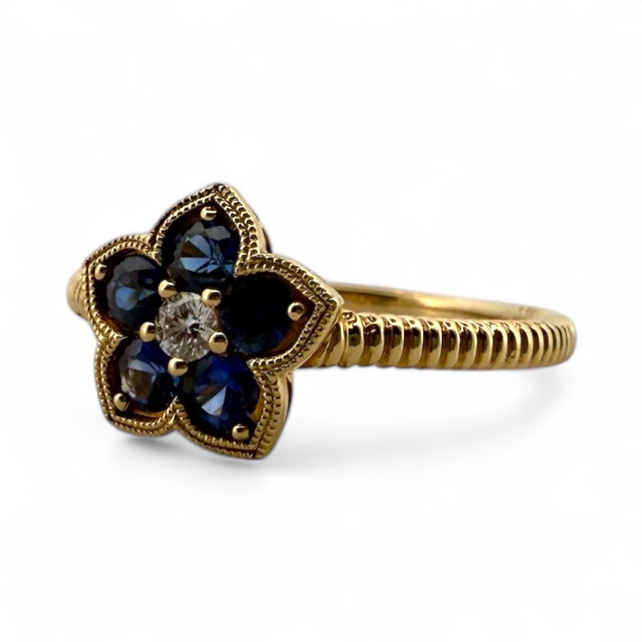 Anello di proprietà contemporaneo a forma di fiore con zaffiro e diamante in oro giallo 14K In condizioni ottime in vendita a Montgomery, AL