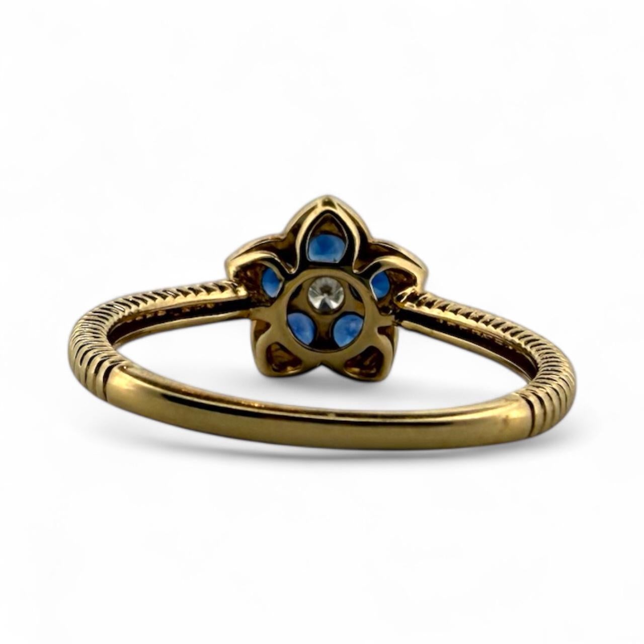 Anello di proprietà contemporaneo a forma di fiore con zaffiro e diamante in oro giallo 14K in vendita 4