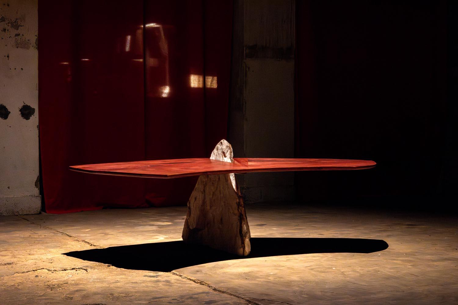 Contemporary Estremoz Pink-veined & Bubinga Wood Pestele table In New Condition For Sale In 1204, CH