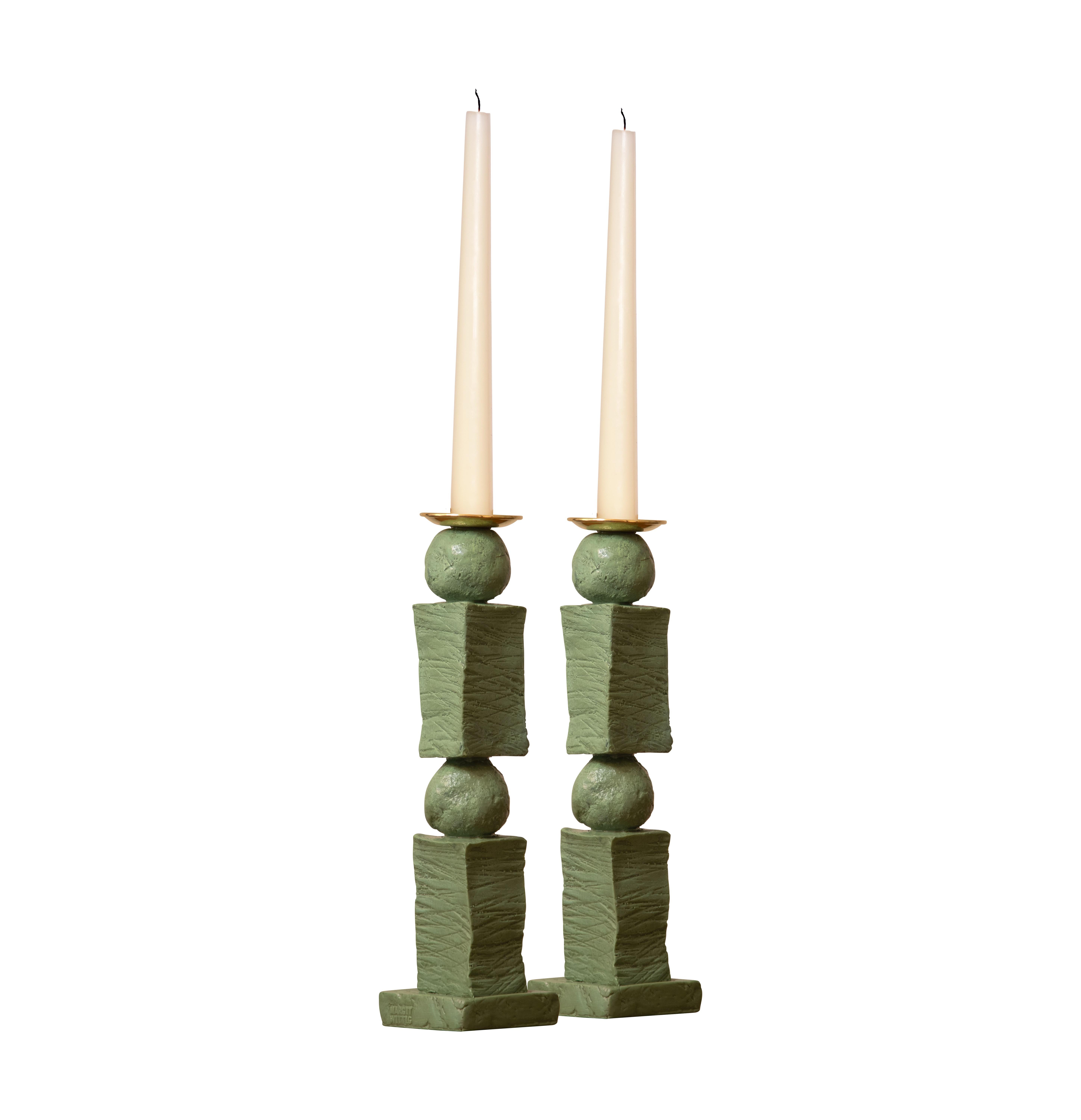Zeitgenössischer Kerzenständer aus europäischem Block und Perlen in Grün von Margit Wittig (Moderne) im Angebot