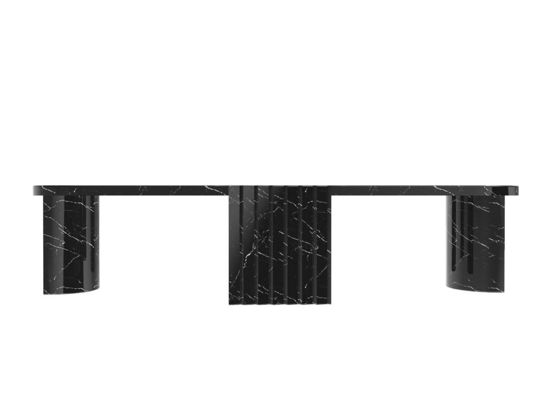 Table basse contemporaine moderne européenne Caravel en marbre Nero Marquina par Collector

XXIe siècle Colombo, l'explorateur italien, est parti du Portugal avec 3 (comme les tables basses) caravelles pour découvrir le monde.
Inspiré par les