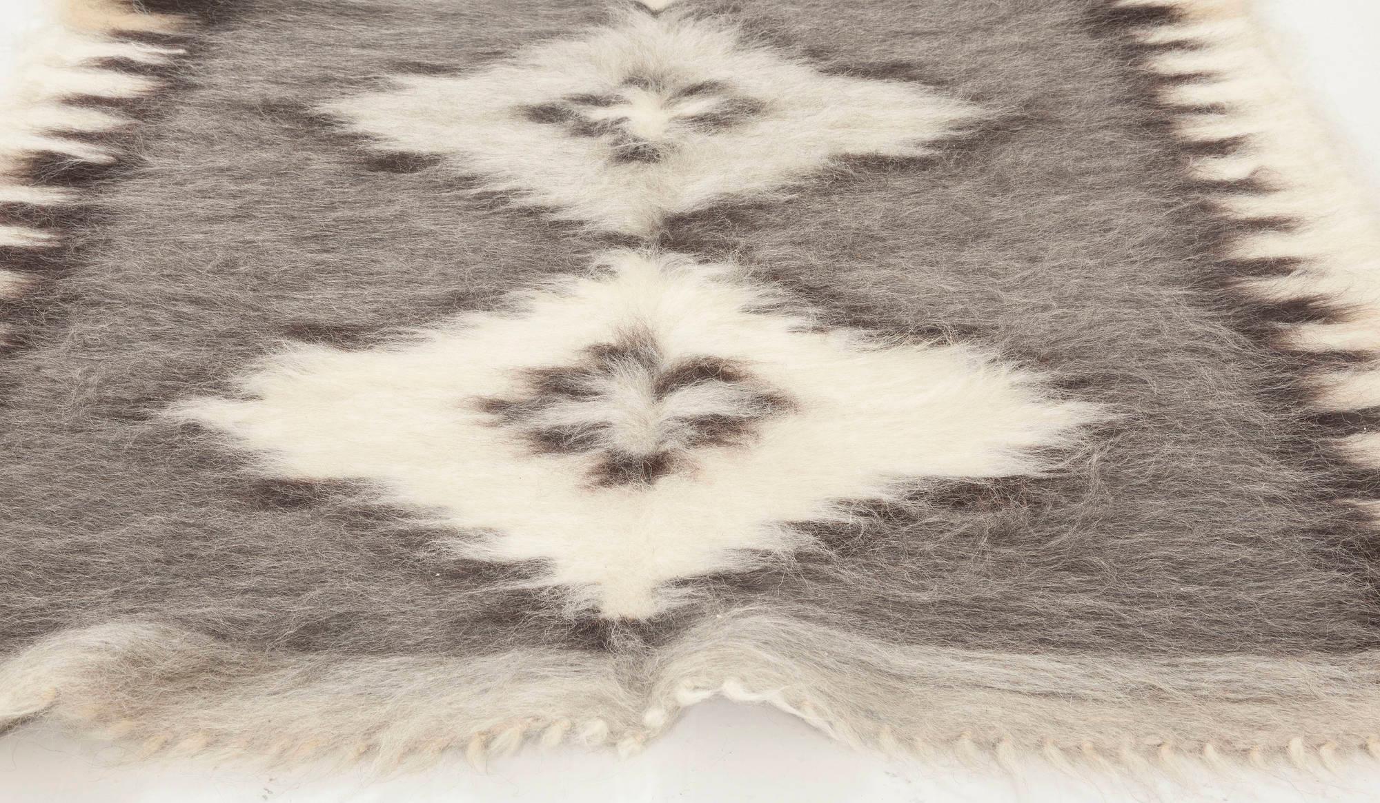 Contemporary European Folk Stamverband IV Goat Hair Rug by Doris Leslie Blau en Nuevo estado para la venta en New York, NY
