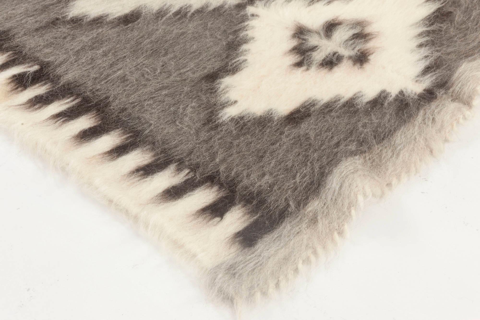 Contemporary European Folk Stamverband IV Goat Hair Rug by Doris Leslie Blau Siglo XXI y contemporáneo en venta