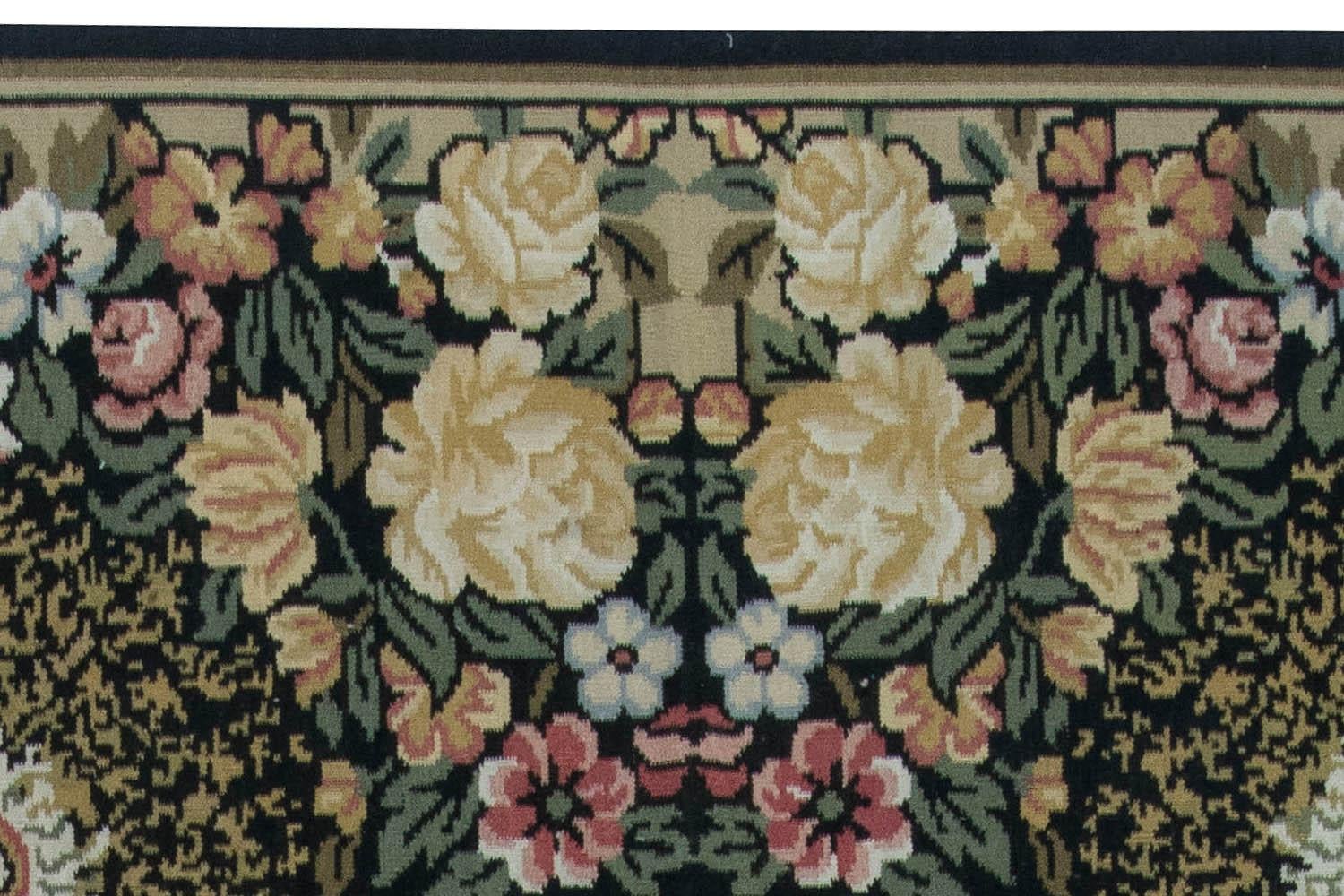 XXIe siècle et contemporain Tapis en laine Bessarabiane à fleurs d'inspiration européenne contemporaine de Doris Leslie Blau en vente